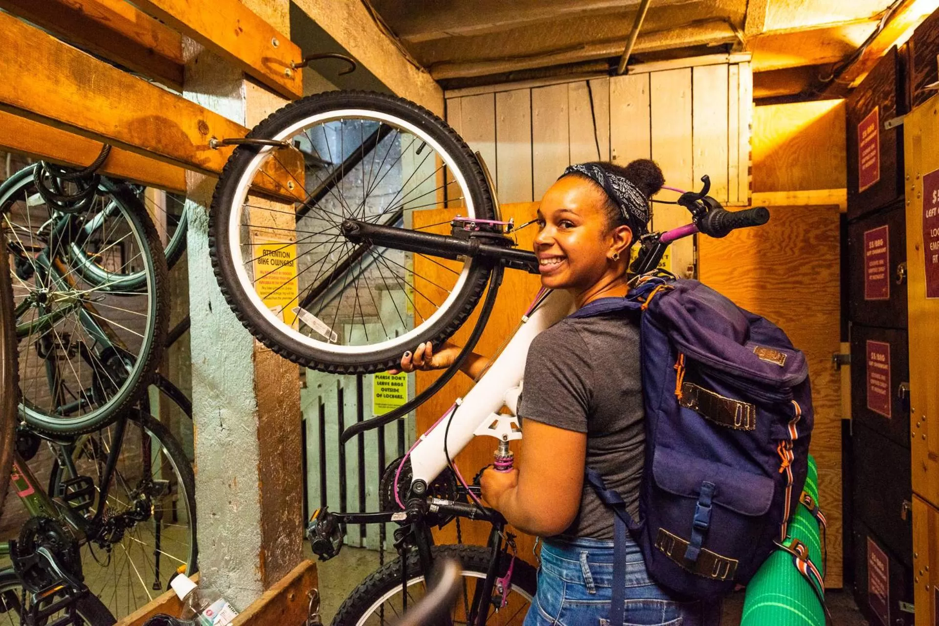 People in Ocean Island Inn | Backpackers | Suites