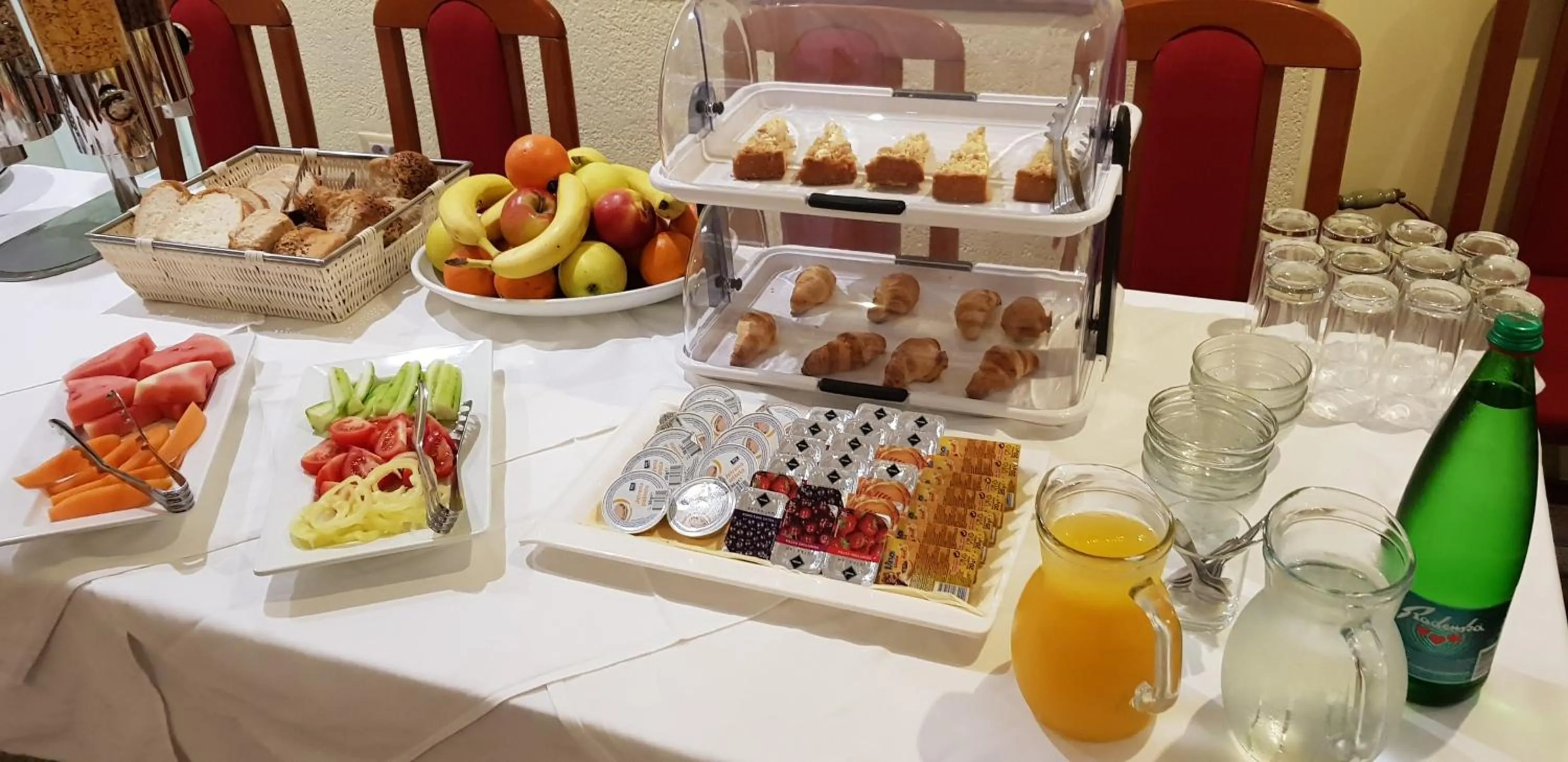 Food and drinks in Hotel Monika