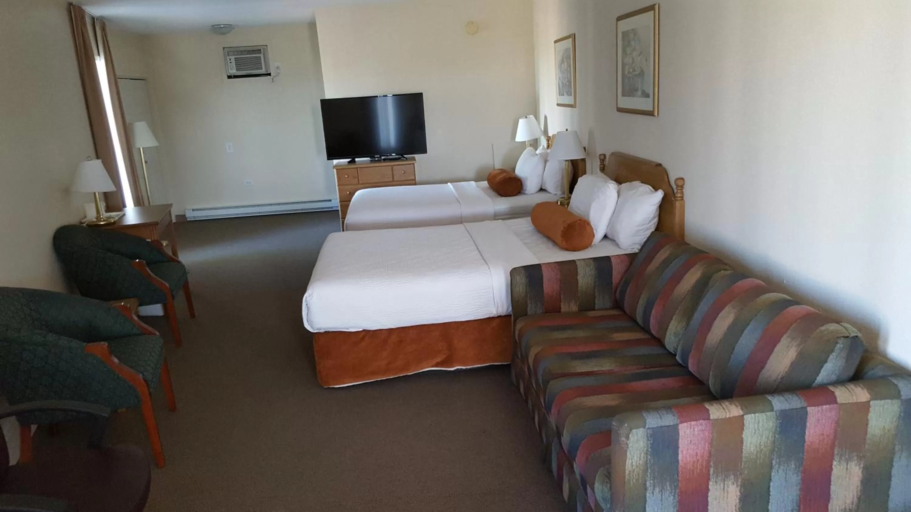 Other, Bed in Knights Inn Lethbridge