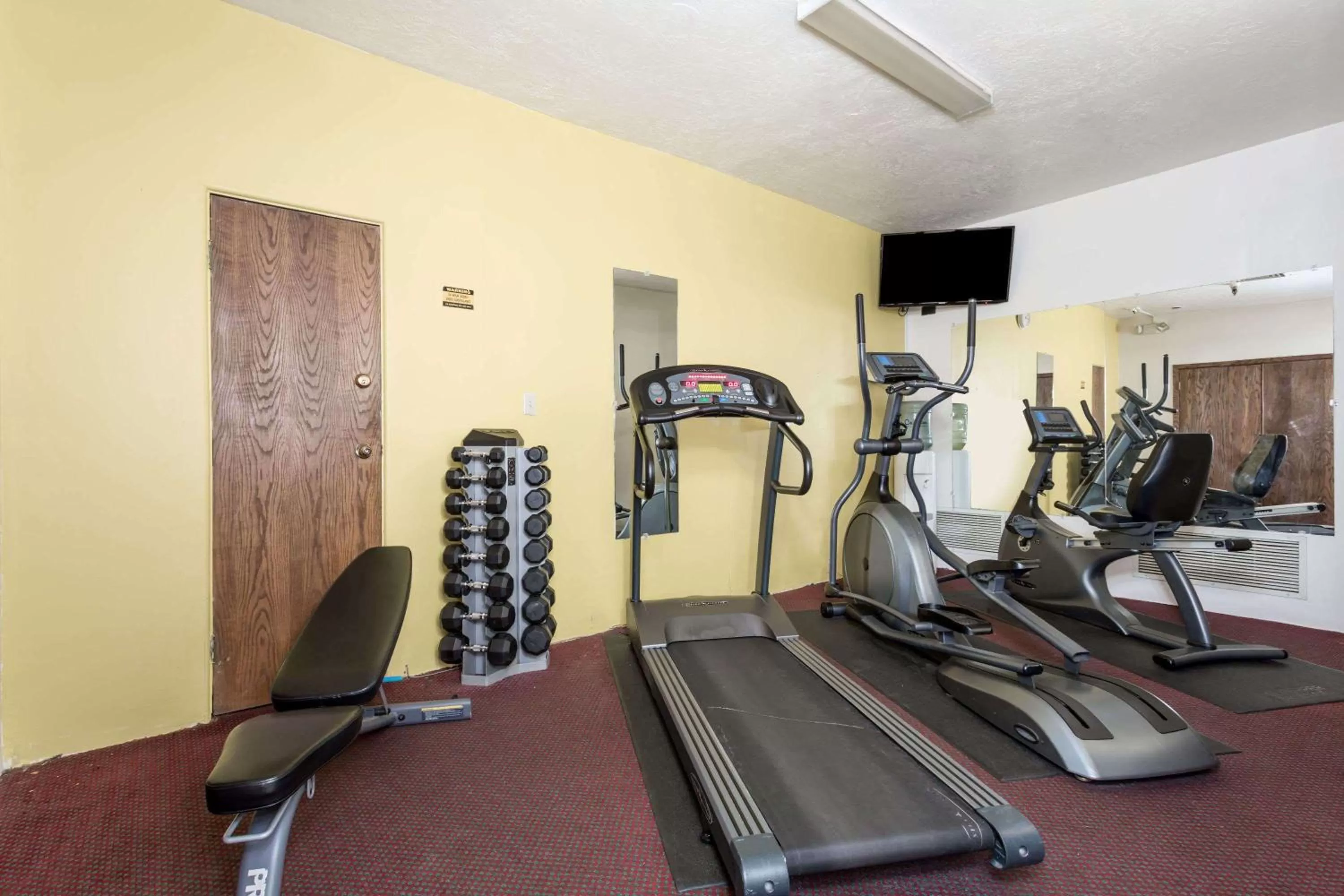 Fitness centre/facilities in Days Inn by Wyndham Evanston WY