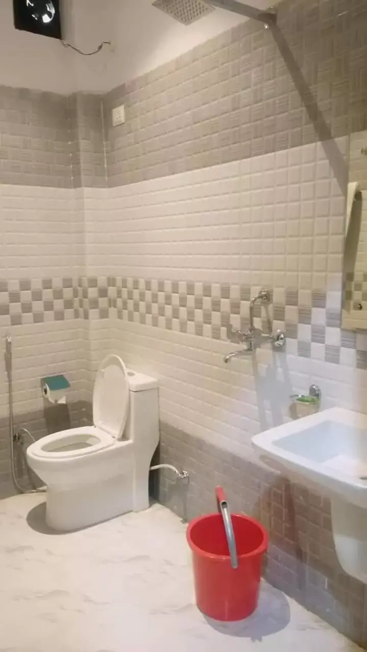 Double Room with Private Bathroom - single occupancy in Rama Grand HS Double Room with Private Bathroom - single occupancy in Rama Grand HS