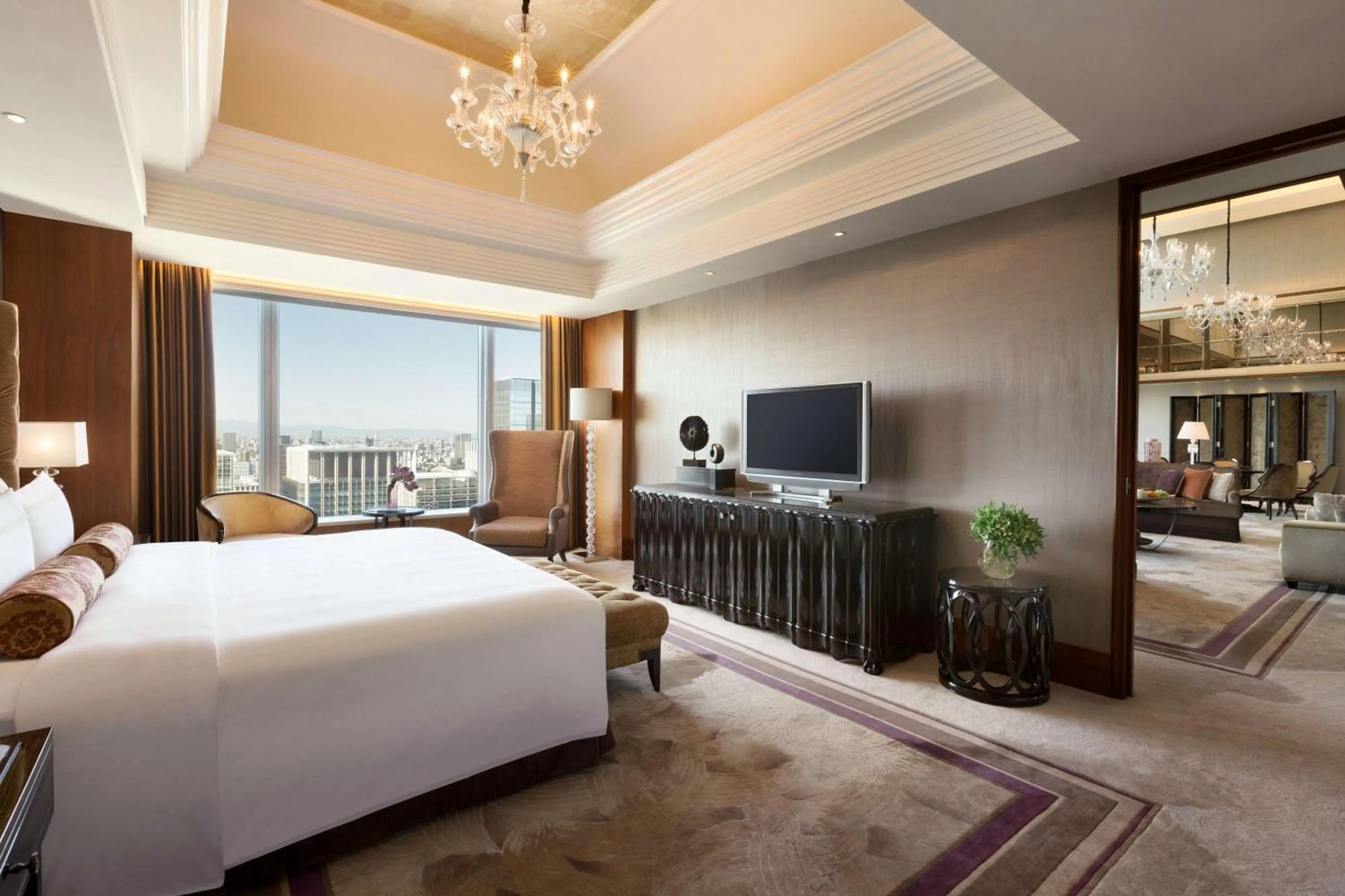 Photo of the whole room, Bed in Shangri-La Tokyo