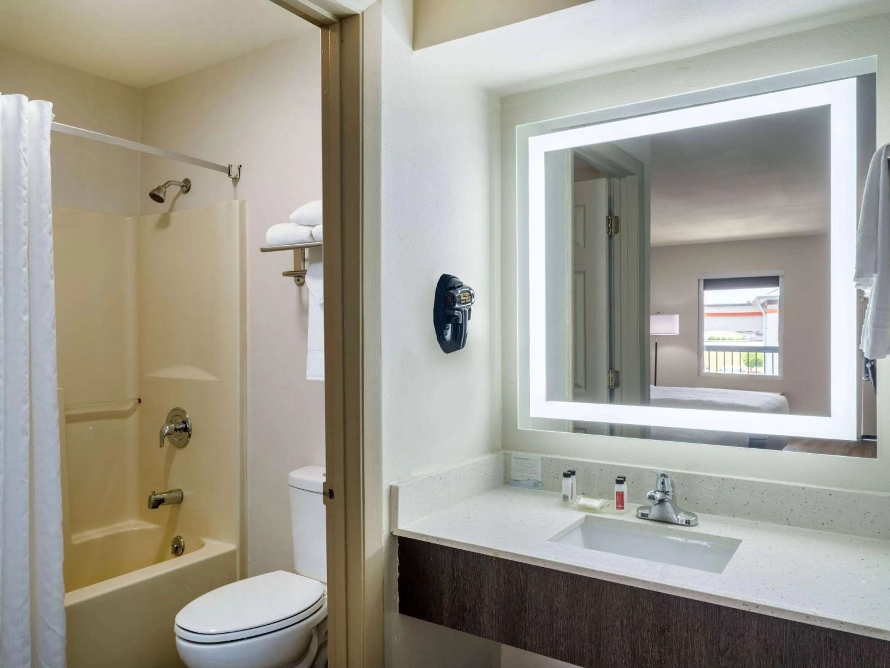 TV and multimedia in Days Inn by Wyndham Clemson