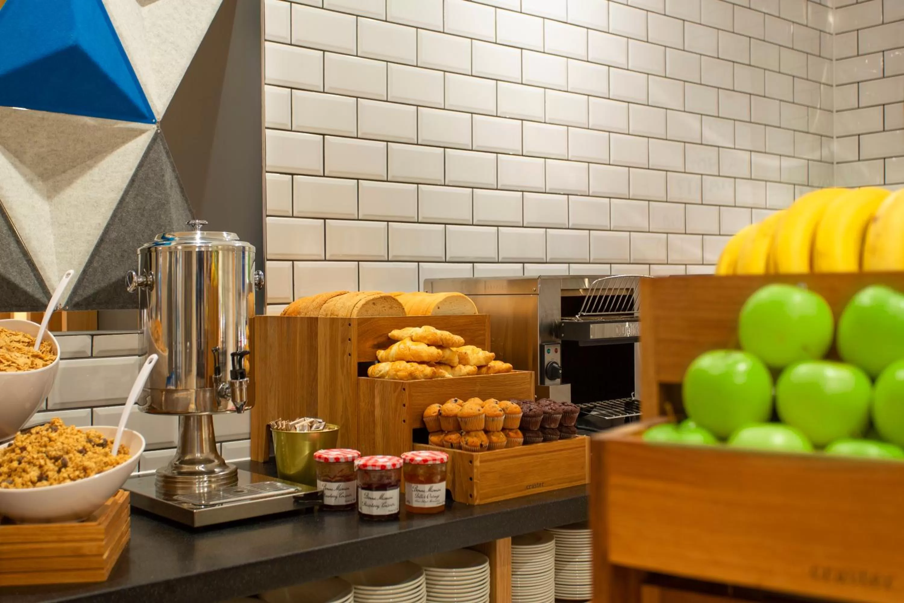 Restaurant/places to eat in Holiday Inn Express - Barrow-in-Furness & South Lakes by IHG