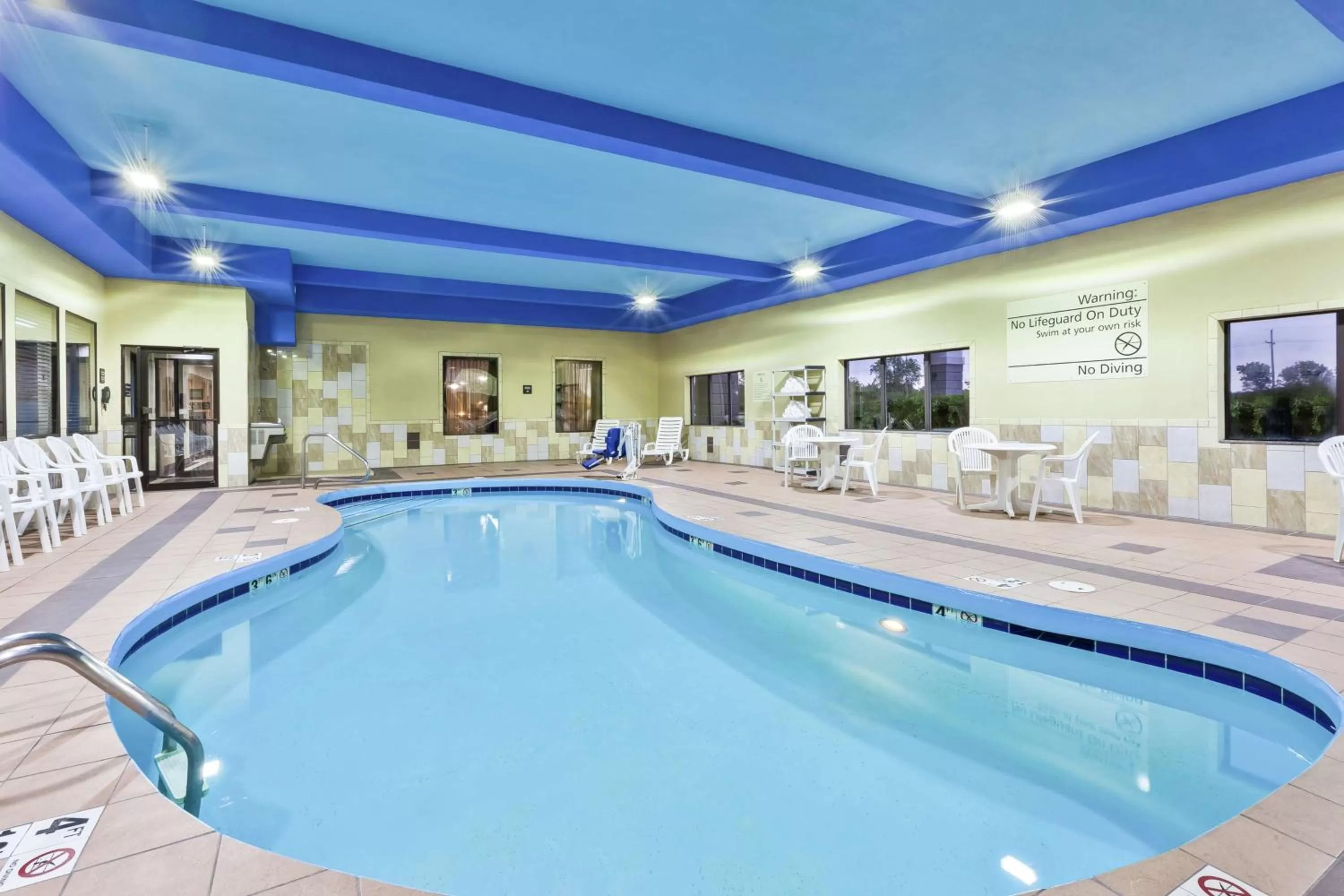 Pool view in Hampton Inn Monroe