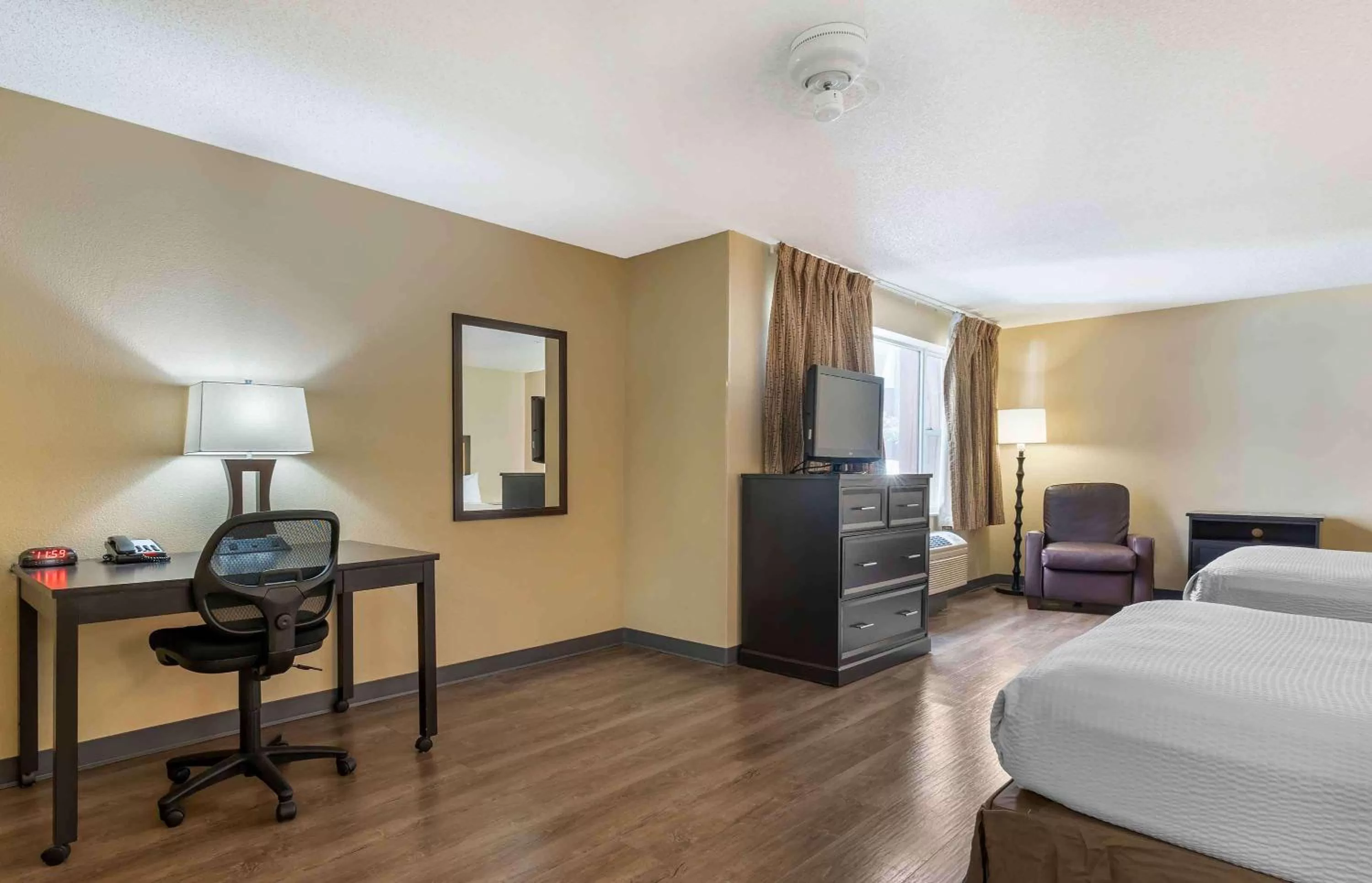Bedroom, Bed in Extended Stay America Suites - San Jose - Edenvale - North