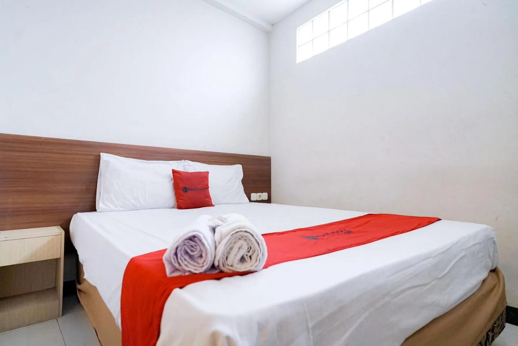 Bedroom, Bed in RedDoorz Near Braga Street