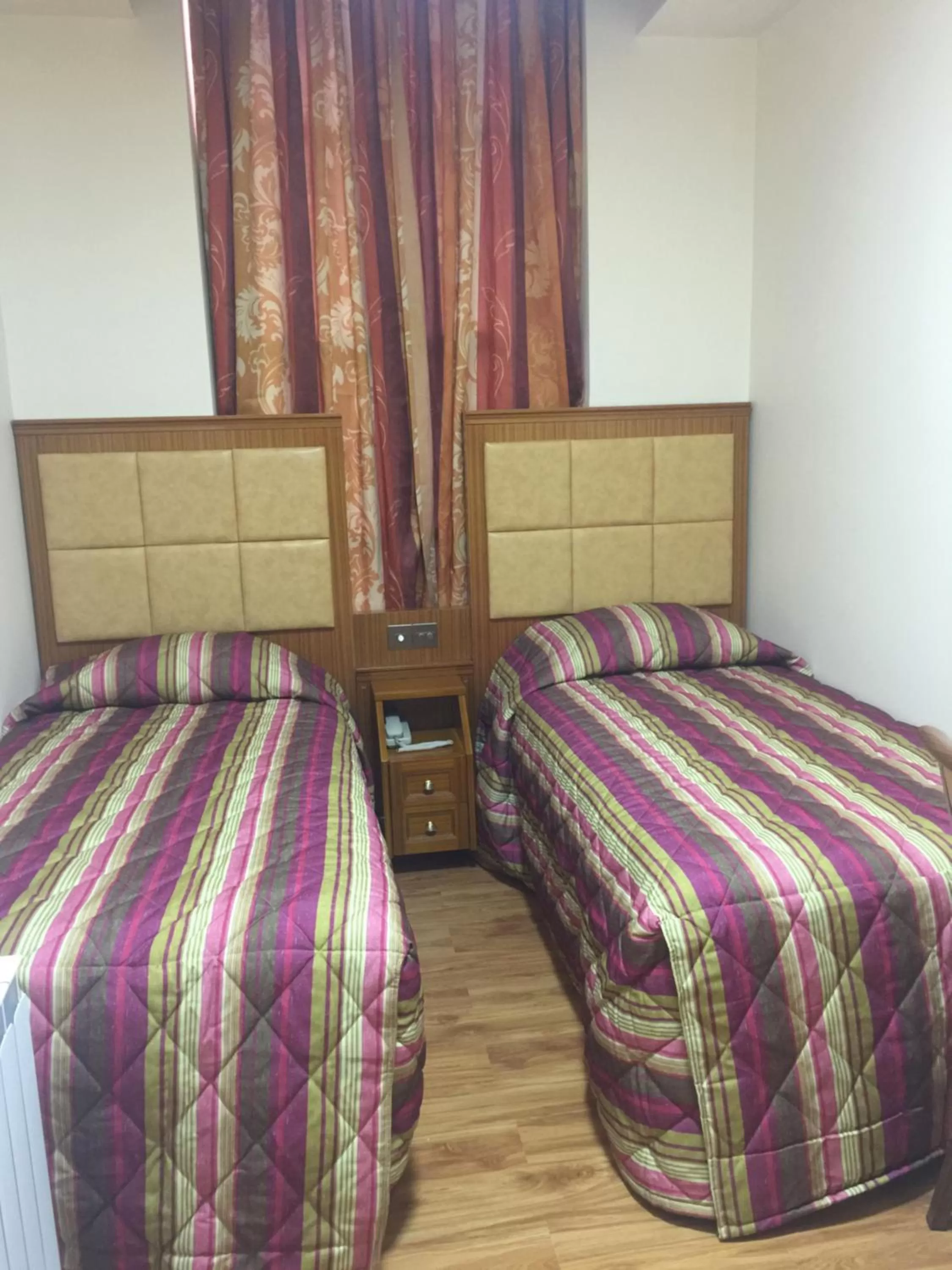 Bedroom, Bed in White House Hotel