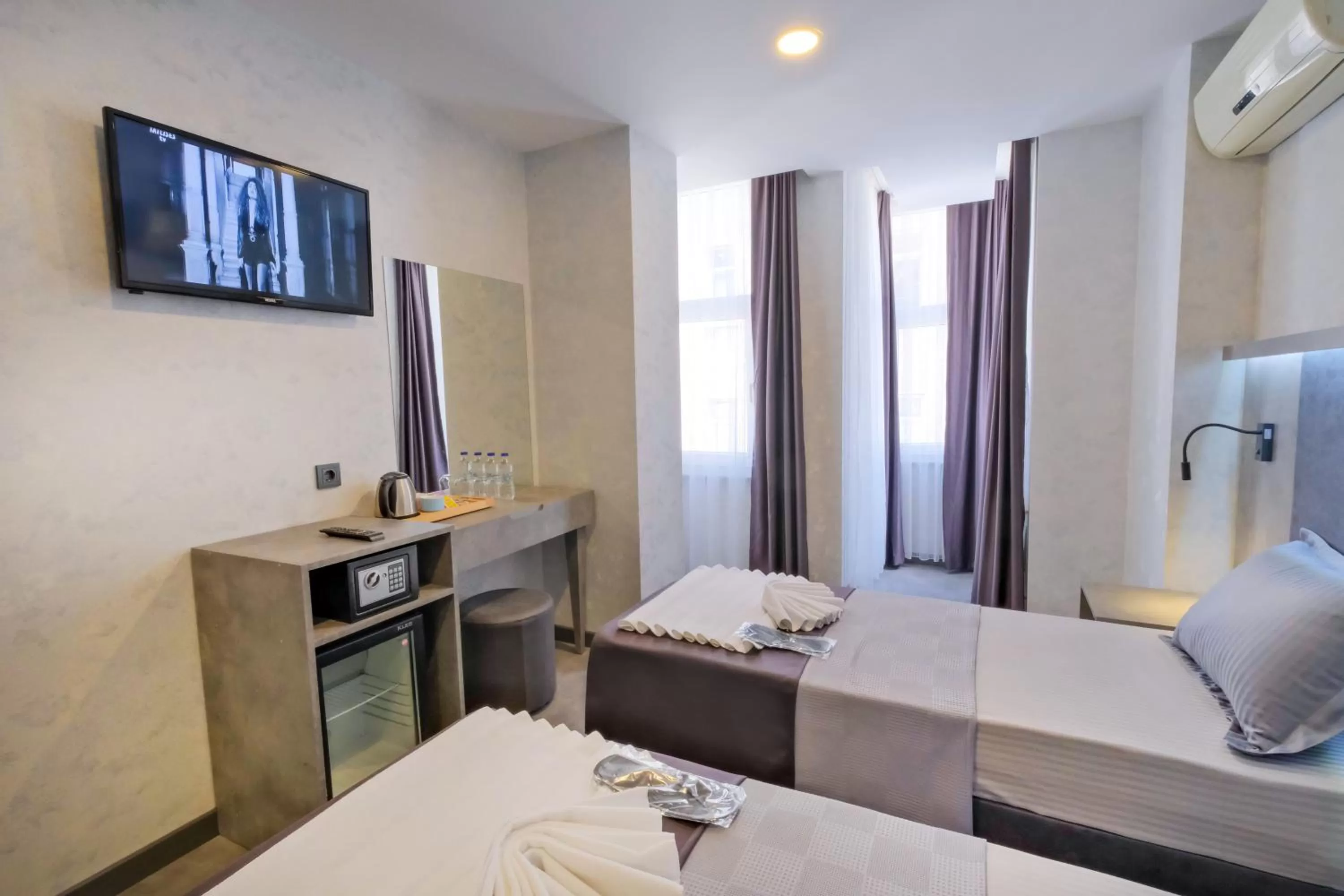 TV and multimedia, Bed in The Queen Hotel