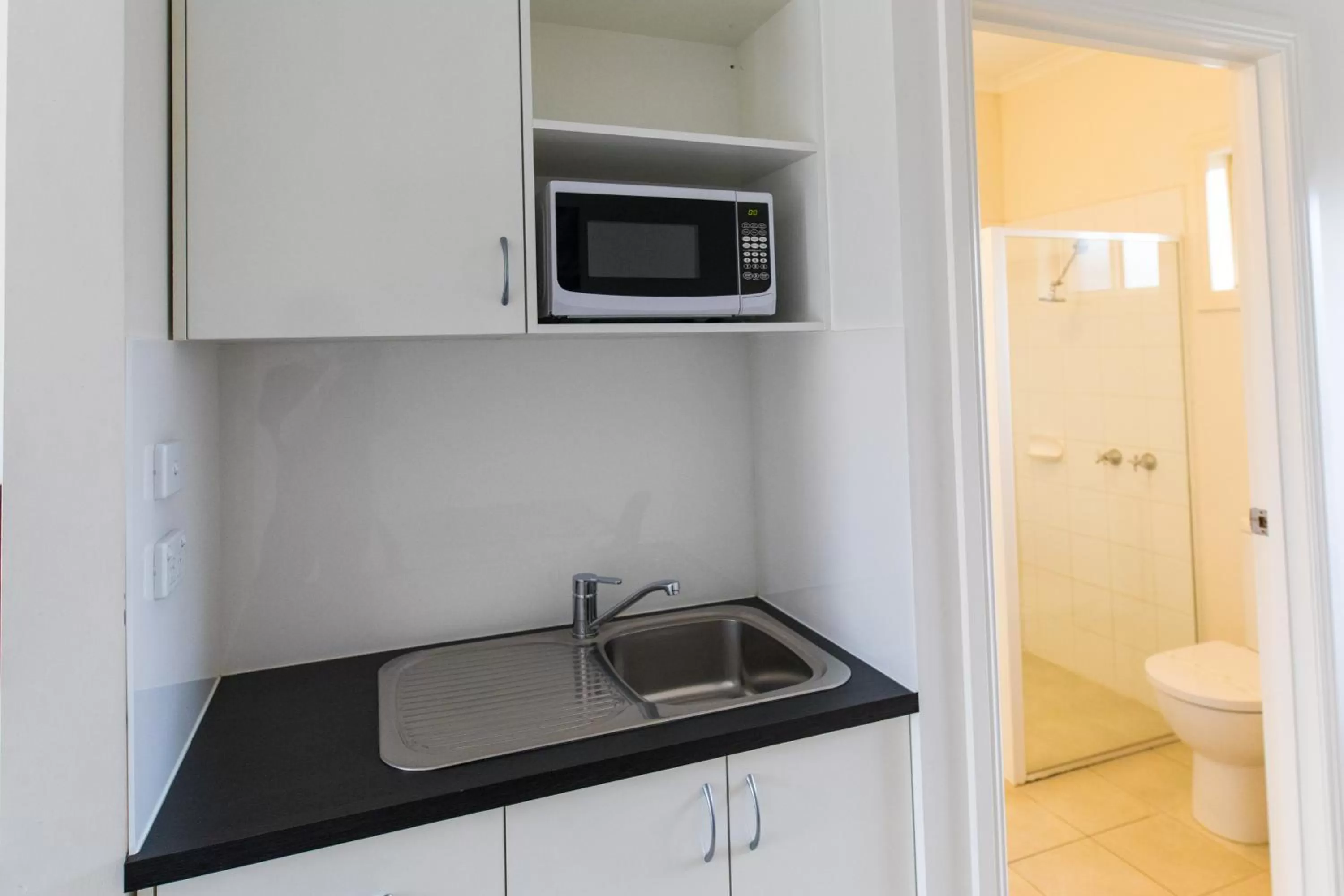 Kitchen or kitchenette in Best Western Mill Park Motor Inn