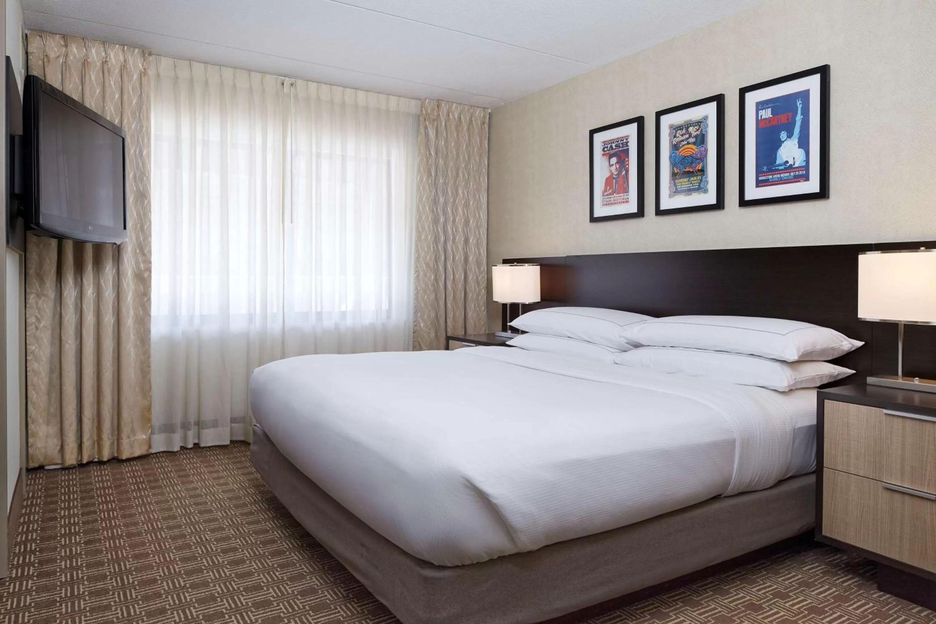 Bed in DoubleTree Suites by Hilton Nashville Airport