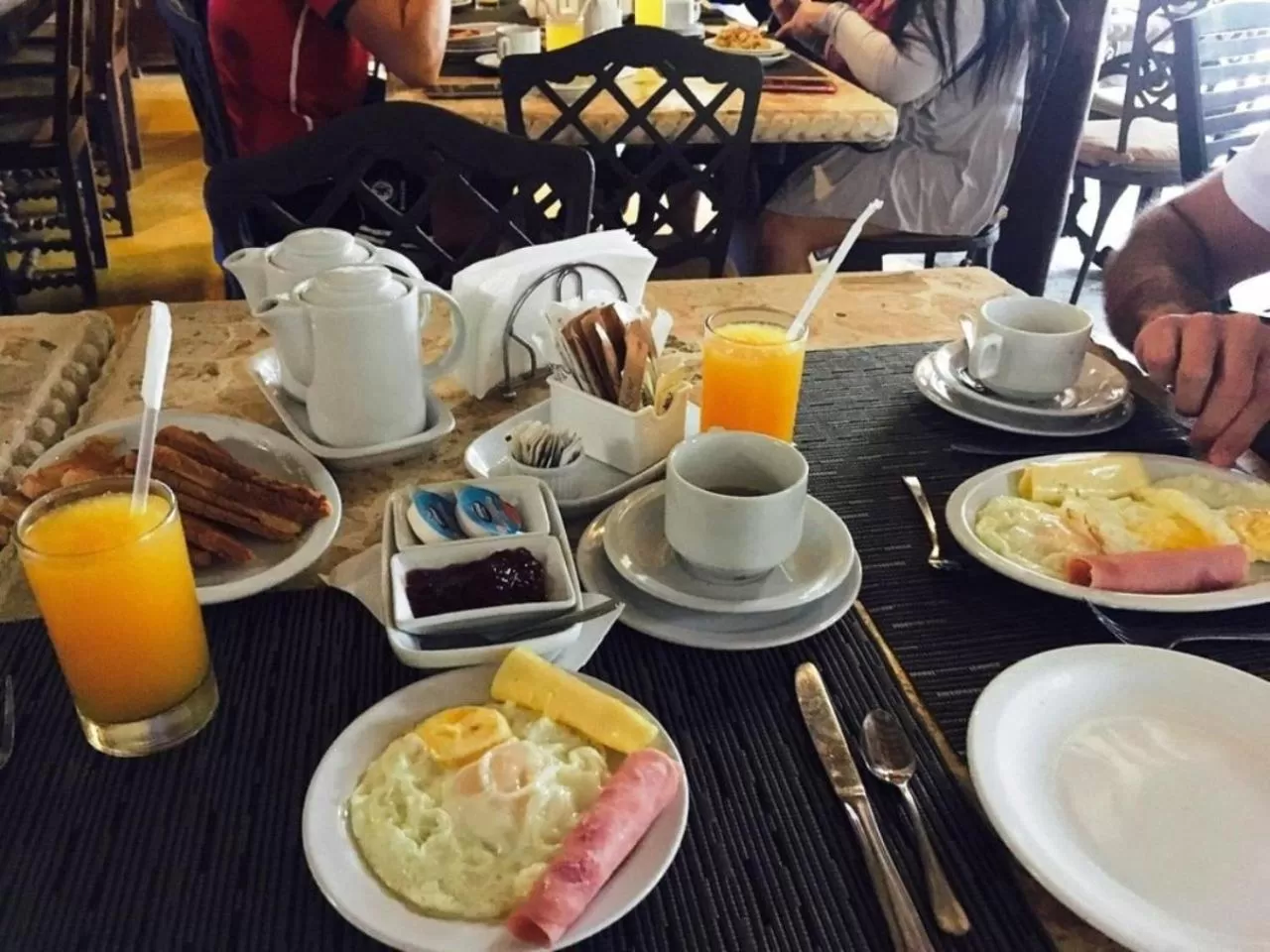 Continental breakfast in Hotel Coco Plaza