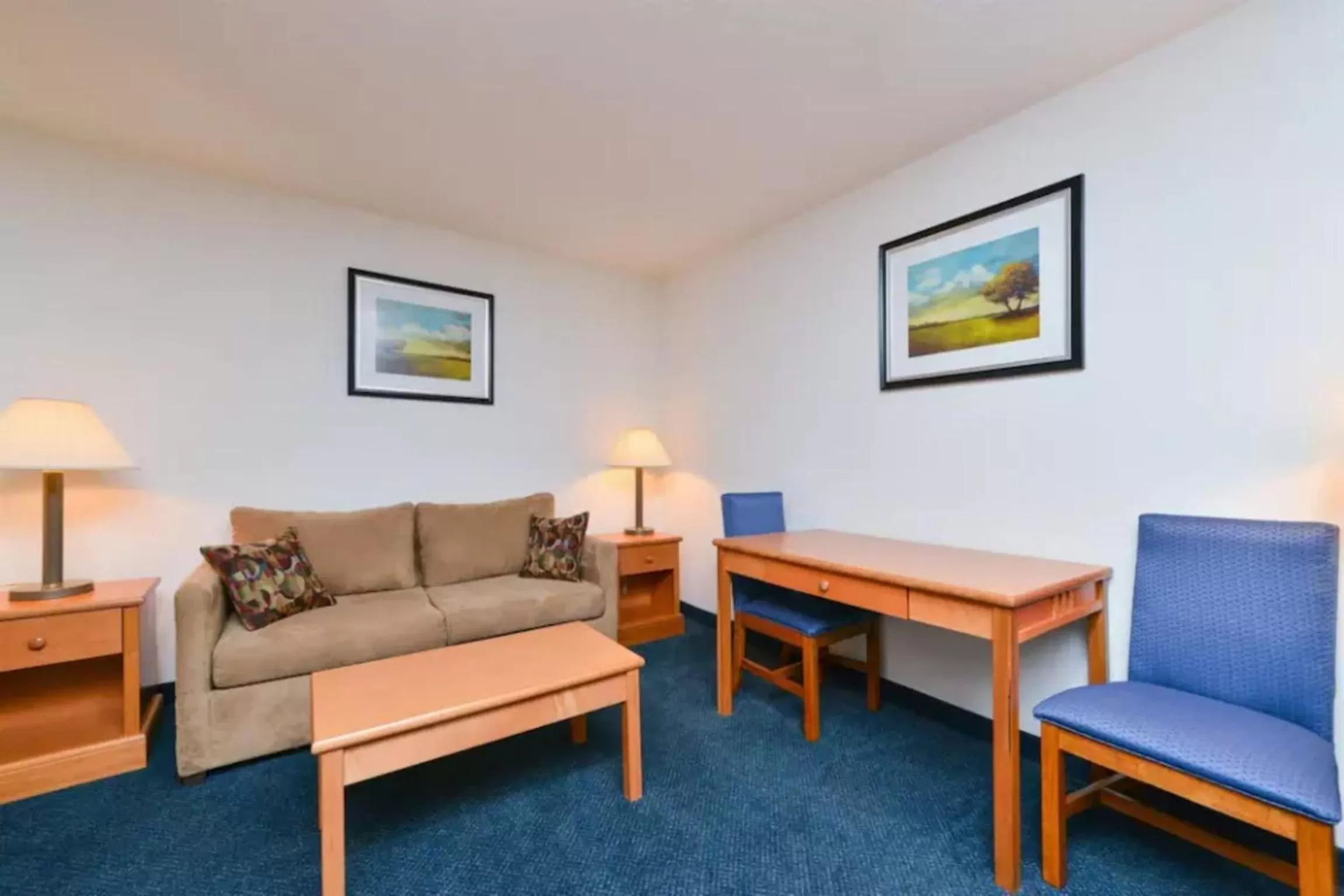 Bedroom in Corn Palace Inn