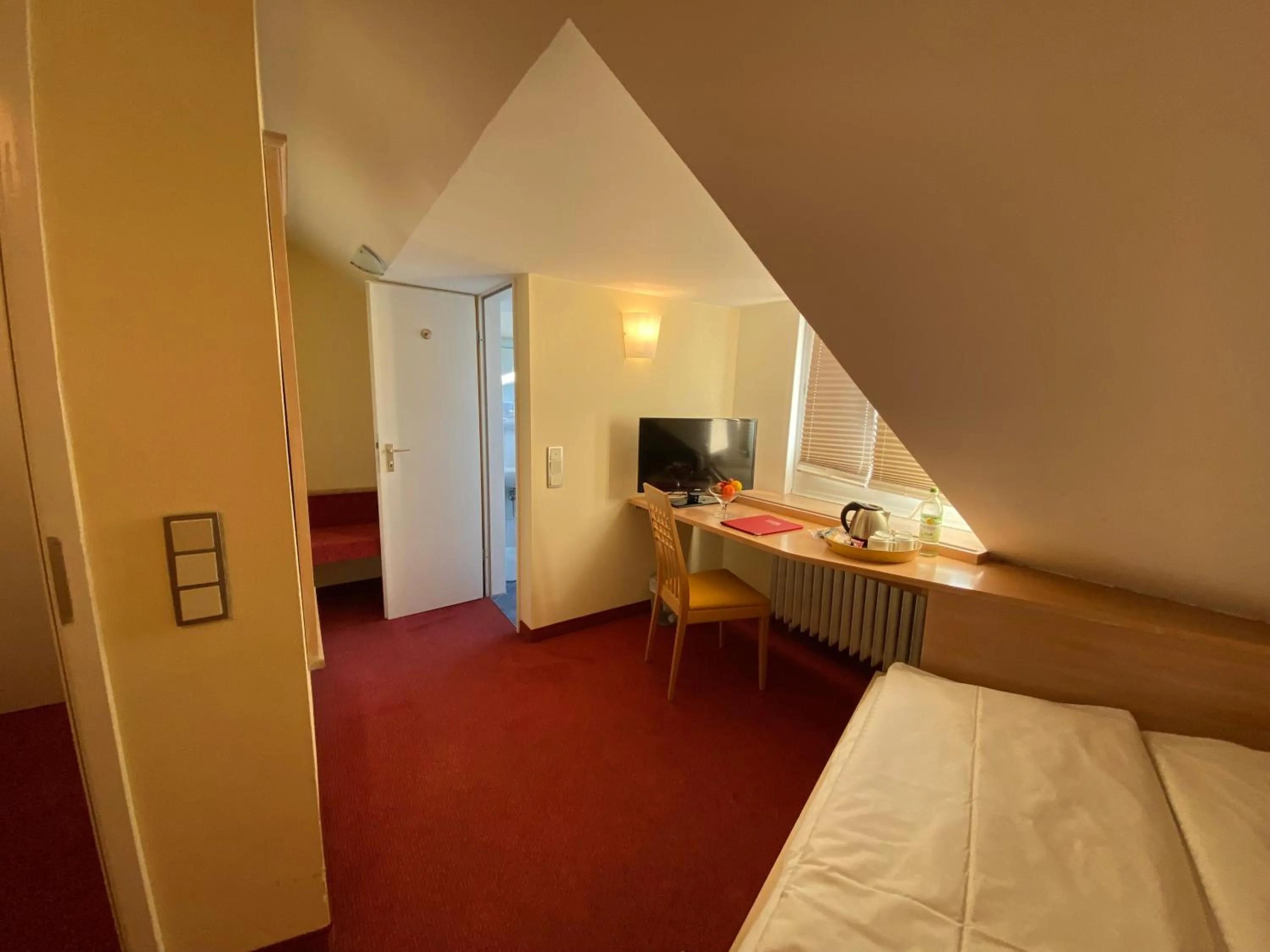 Photo of the whole room, Bed in Hotel ADRIA München