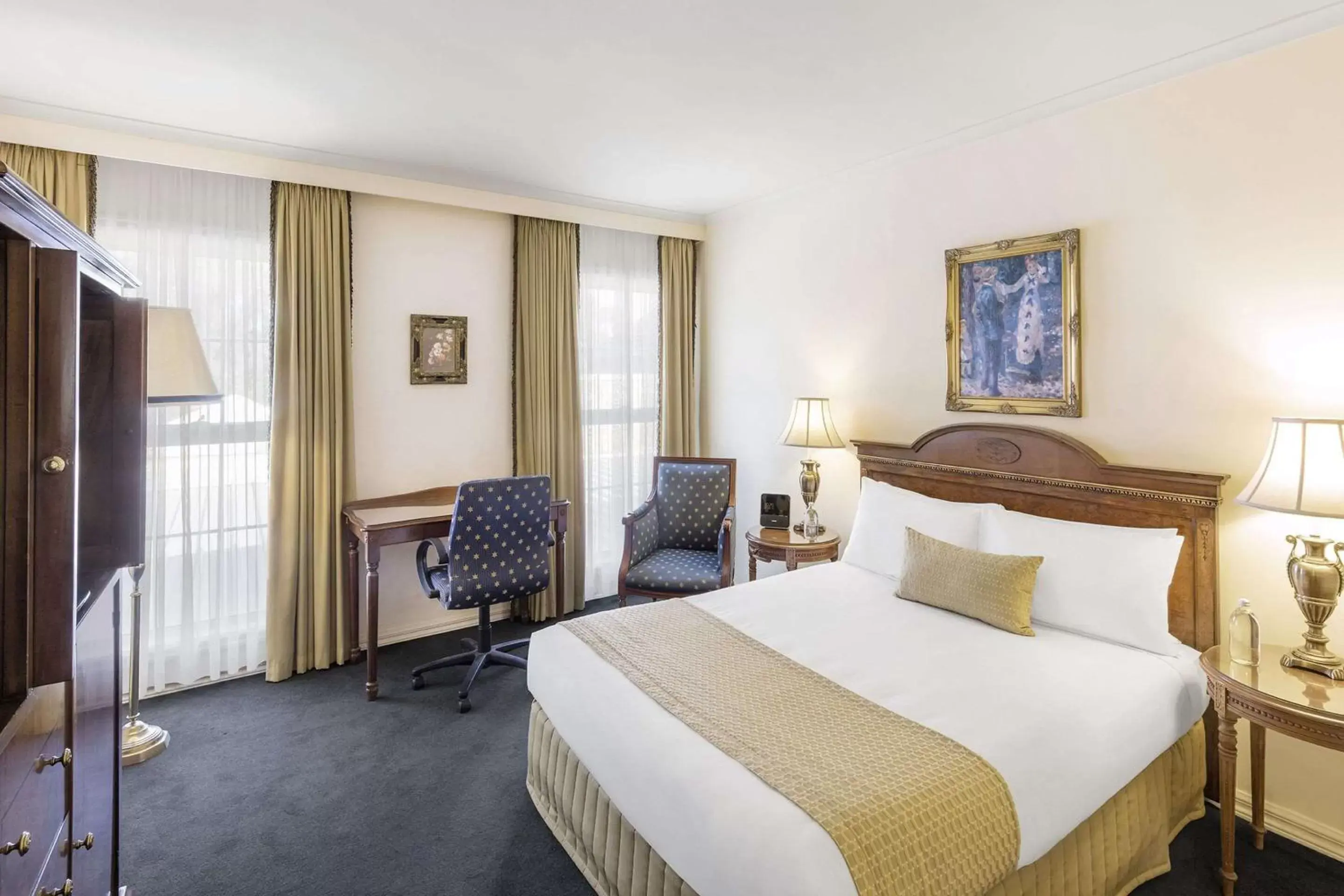 Standard Queen Room in Canterbury International Hotel Standard Queen Room in Canterbury International Hotel