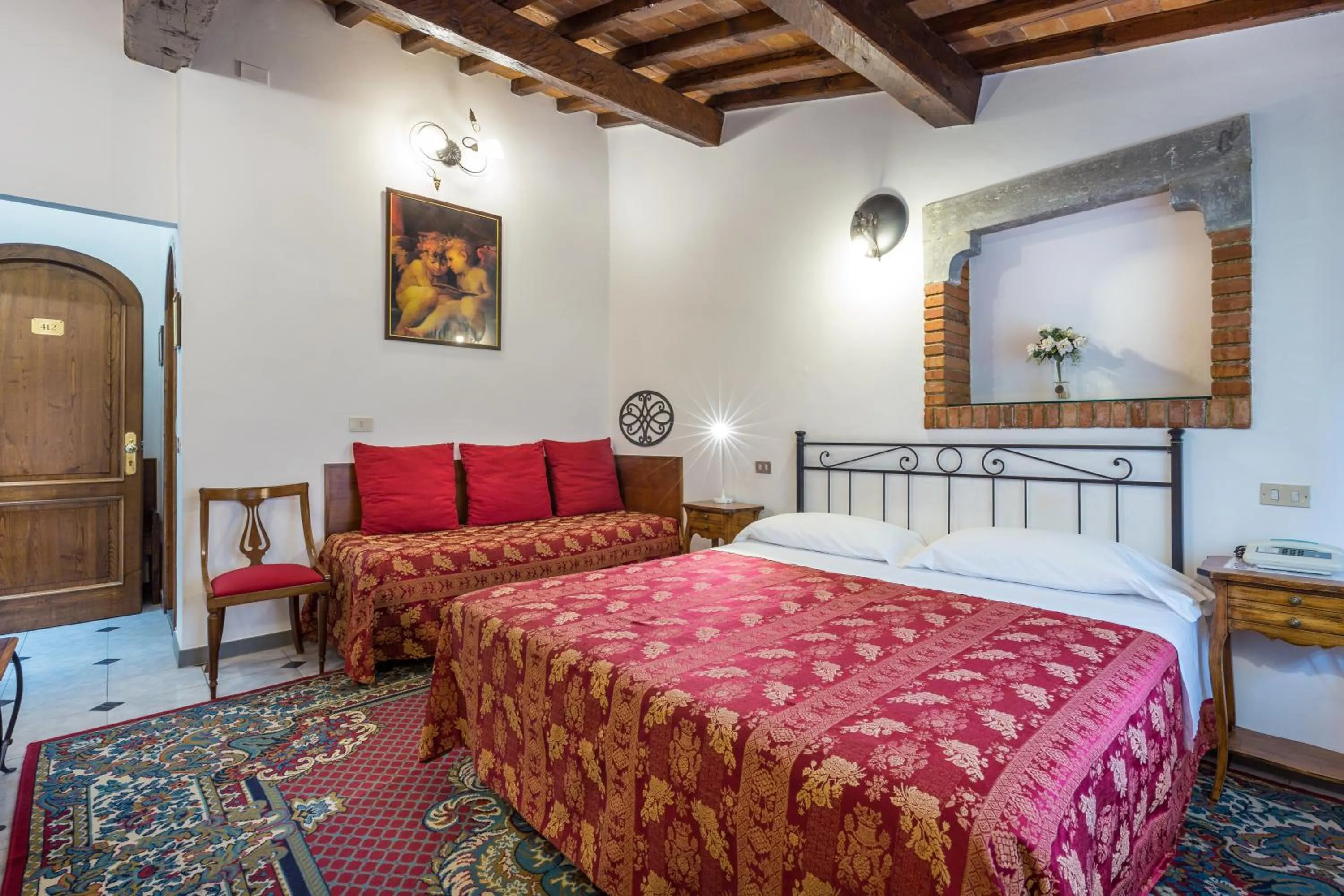 Photo of the whole room, Bed in Hotel Collodi Firenze