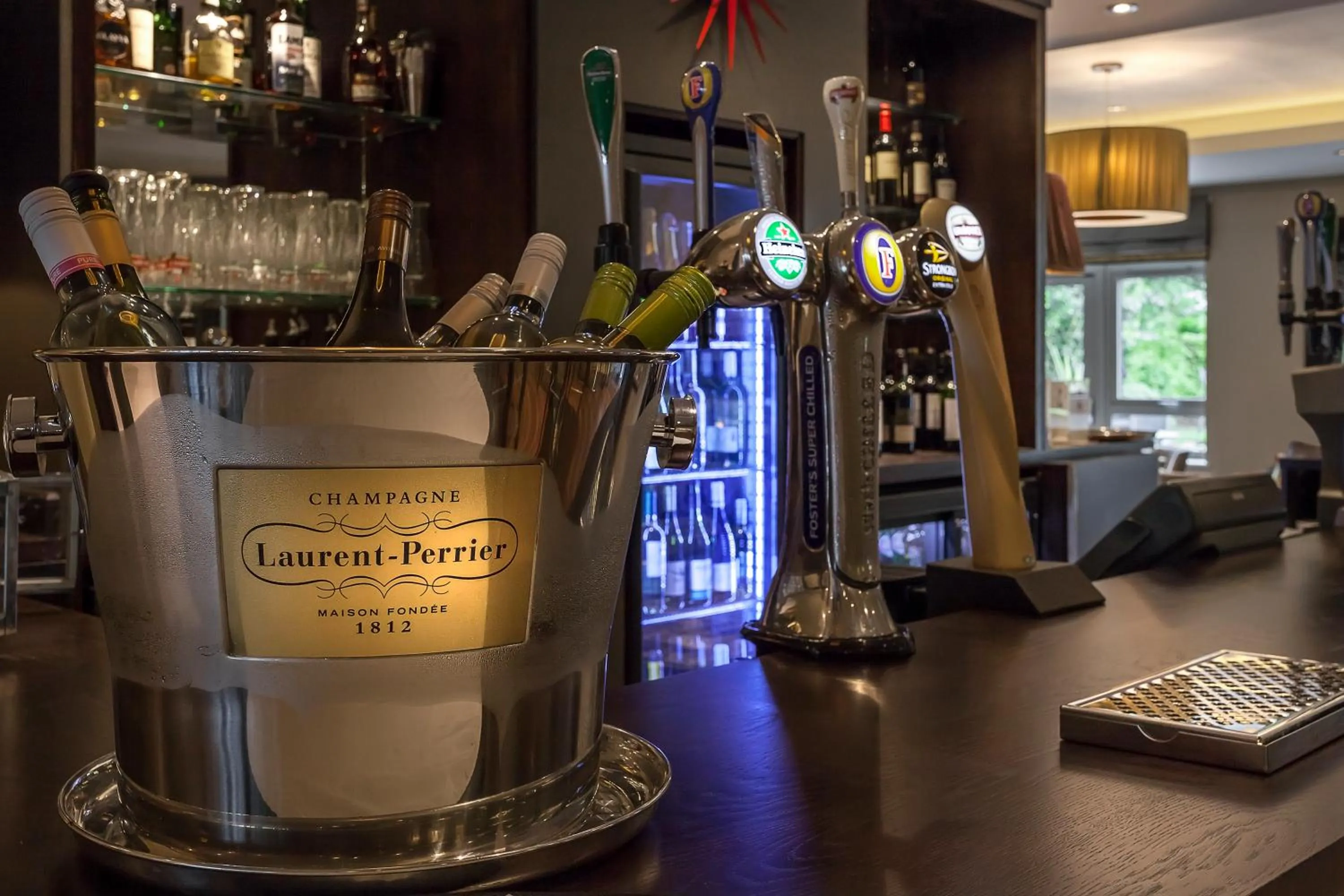 Lounge or bar in Best Western Plus Pinewood Manchester Airport-Wilmslow Hotel