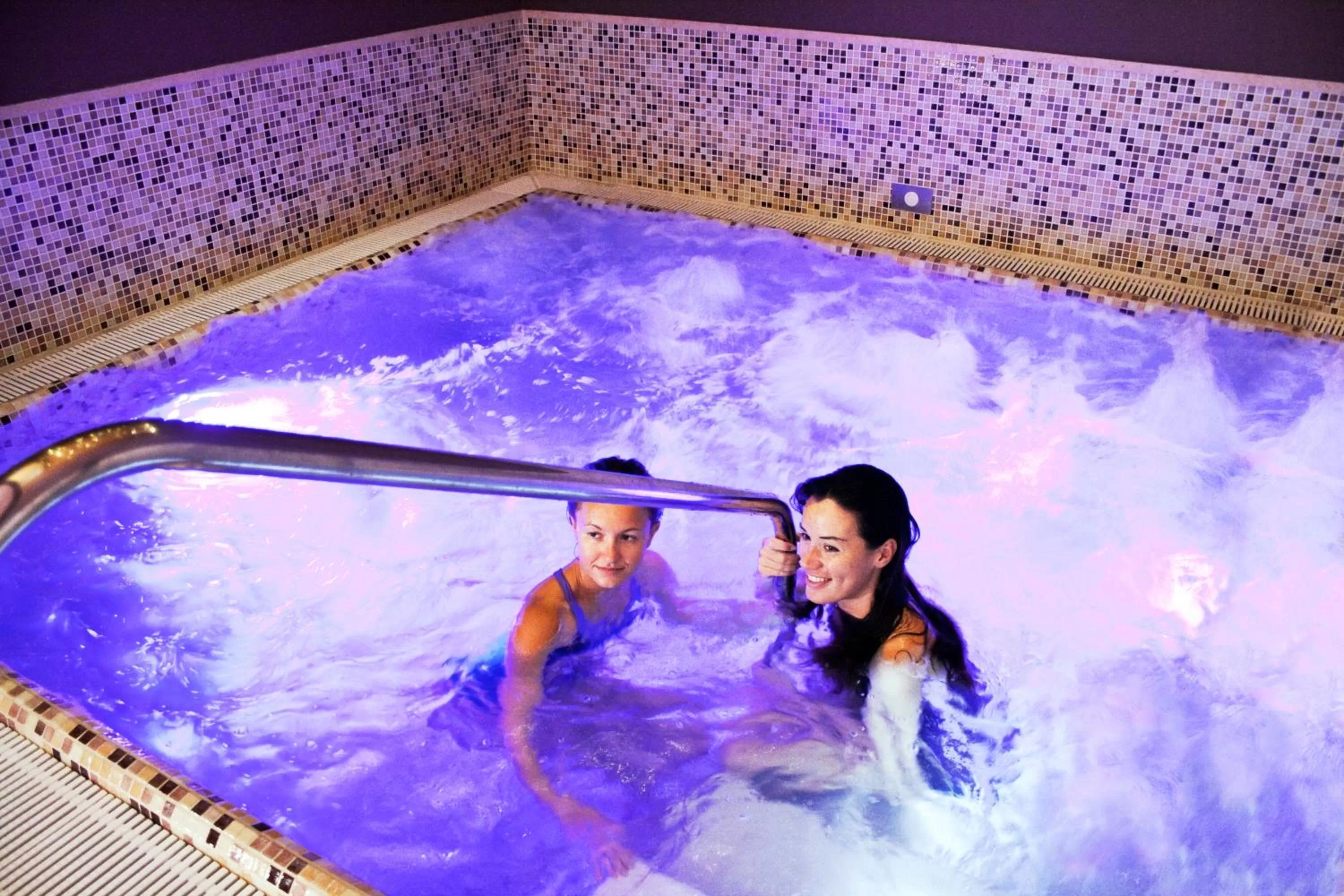 Hot Tub in Sovrana Hotel & SPA
