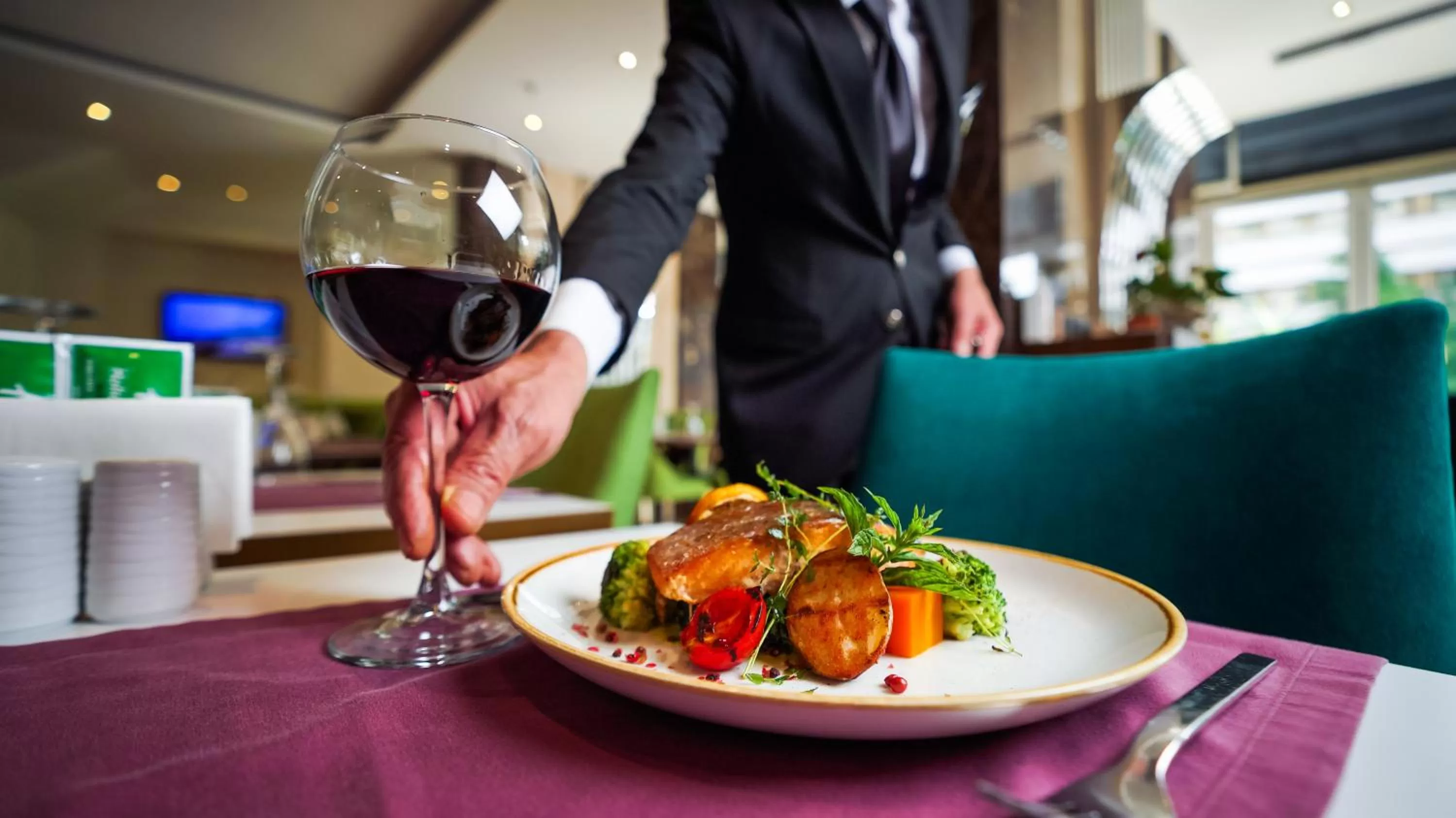 Restaurant/places to eat in Holiday Inn Ankara-Kavaklidere by IHG