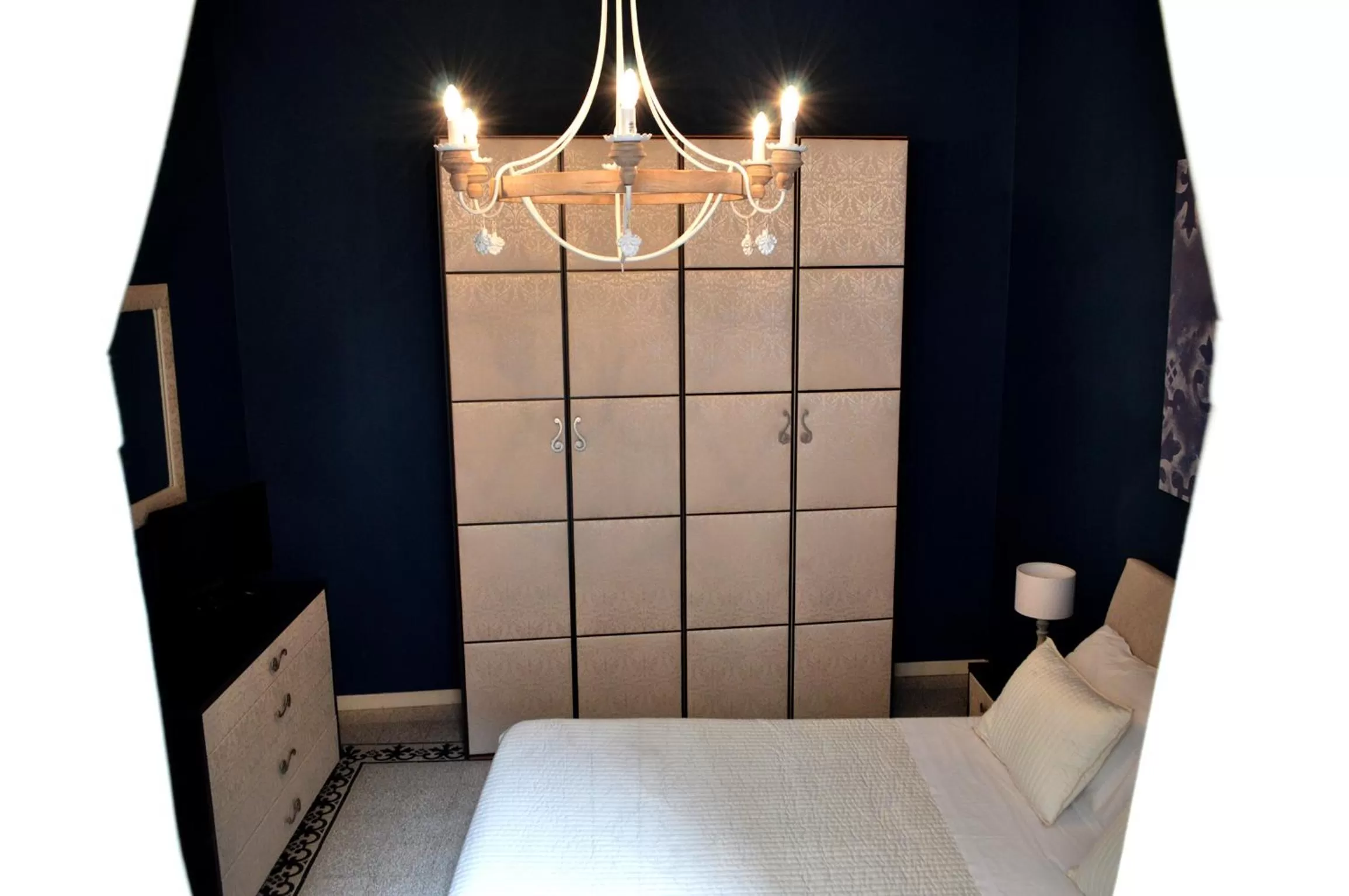 Decorative detail, Bed in Albergo Diffuso Dimora Rossi B&B