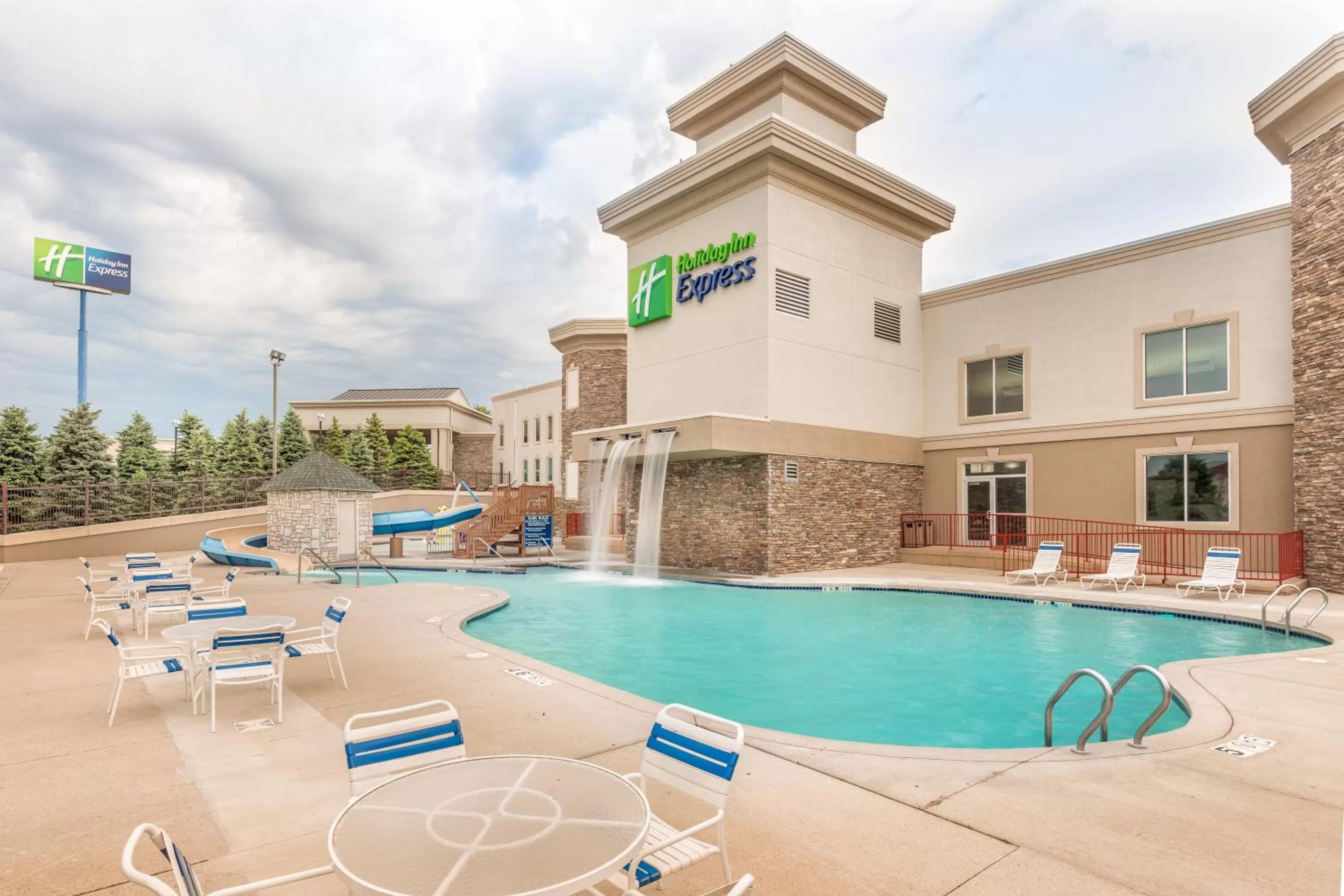 Swimming pool in Holiday Inn Express Wisconsin Dells by IHG