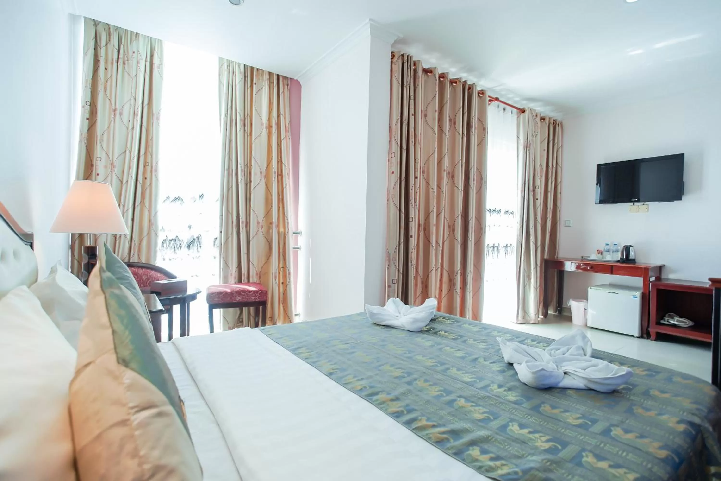 Bed in Silver Mounts Hotel