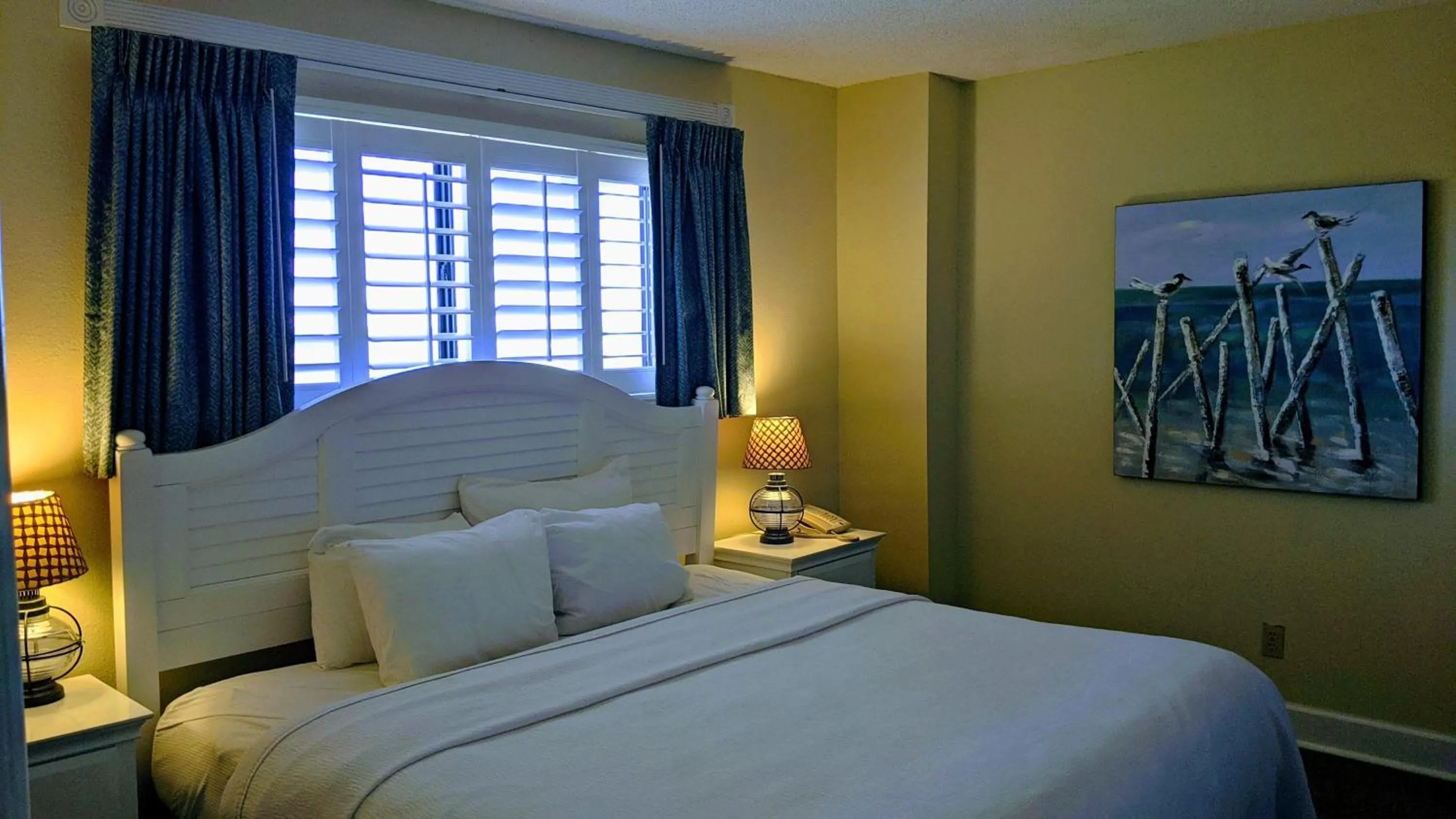 Bed in Shell Island Resort - All Oceanfront Suites