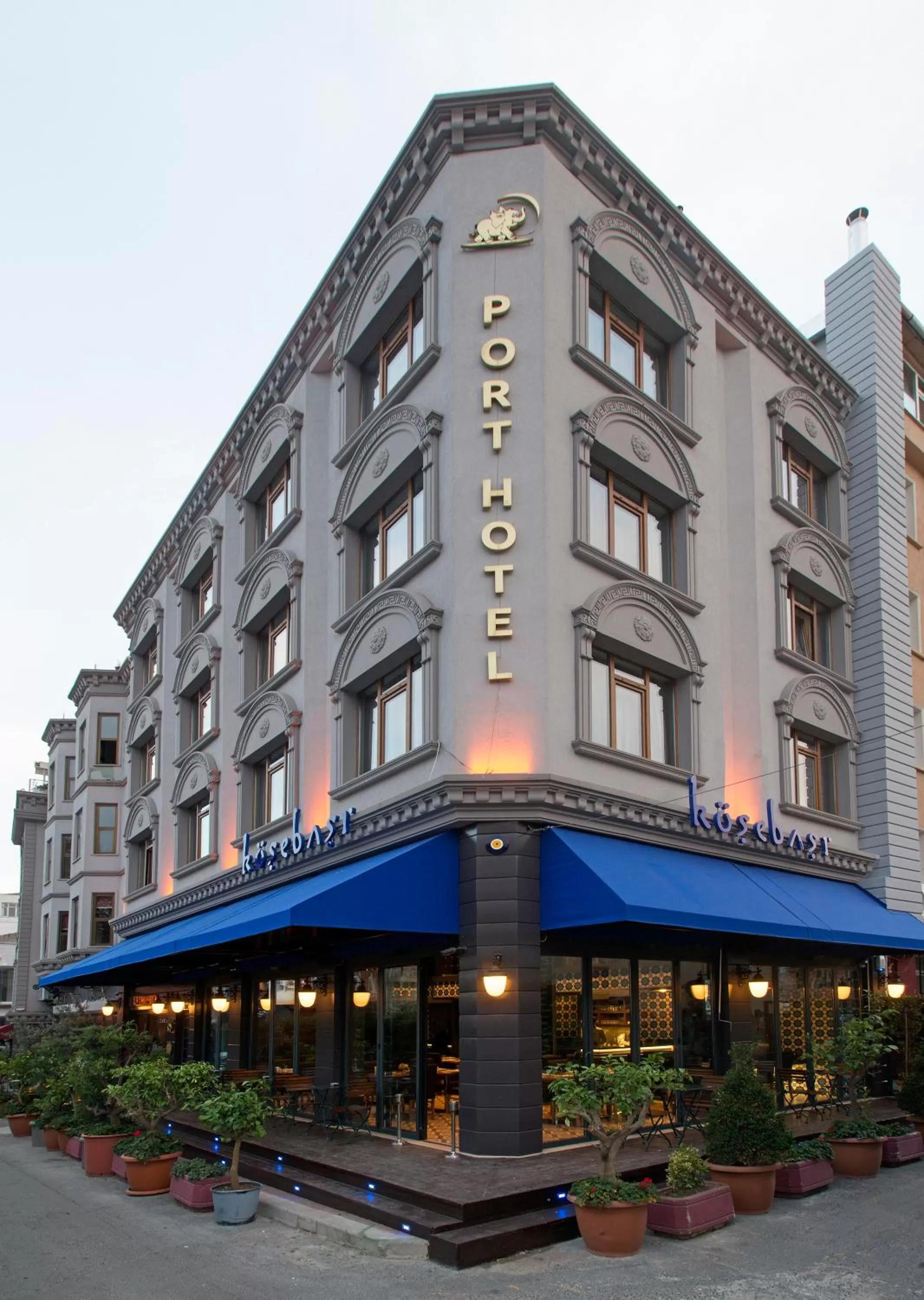 Facade/entrance, Property Building in Port Hotel