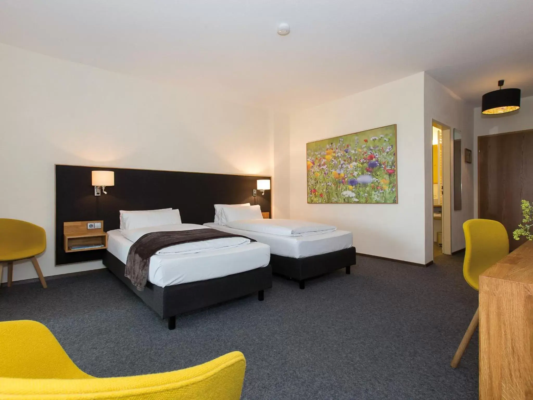 Large Double Room in Hotel-Landgasthof KREUZ Large Double Room in Hotel-Landgasthof KREUZ