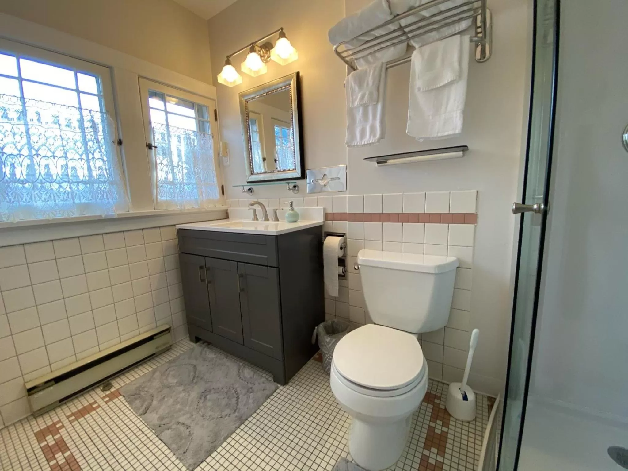 Bathroom in Goldsmith's River Front Inn