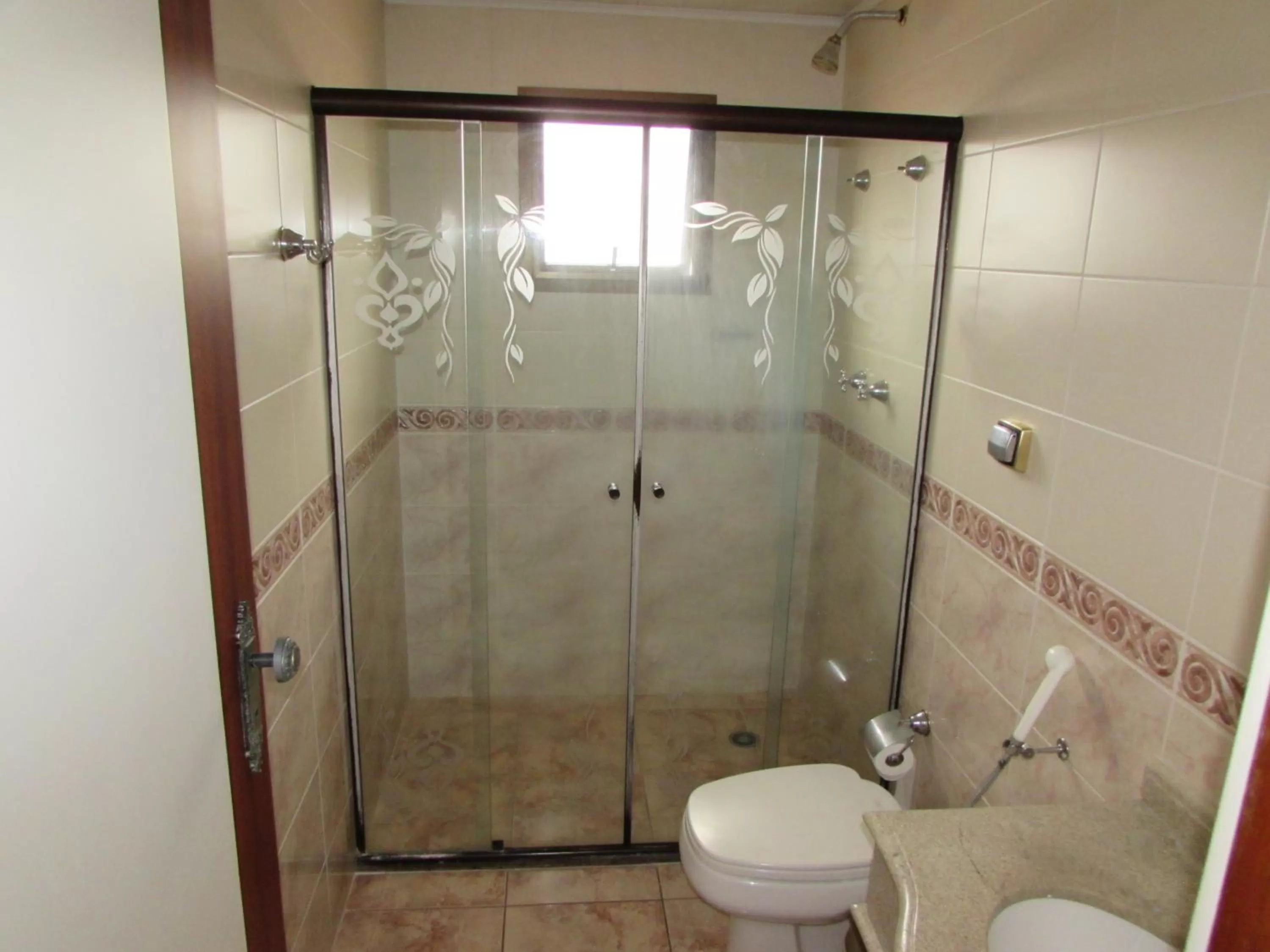 Bathroom in Pleasant Place Hotel