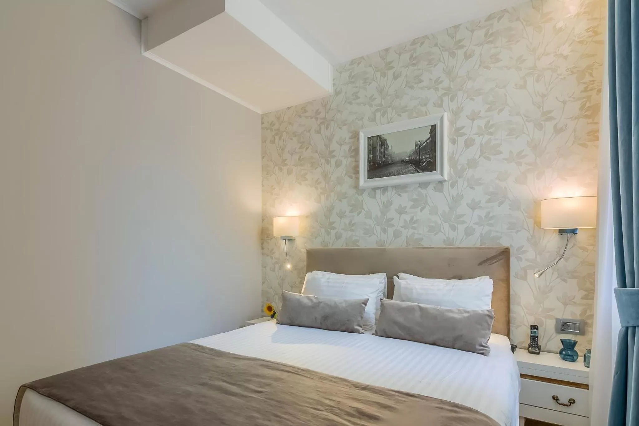 Bed in New Era Hotel Old Town Party Zone Bucharest- parking with fee nearby - NOT at the hotel !