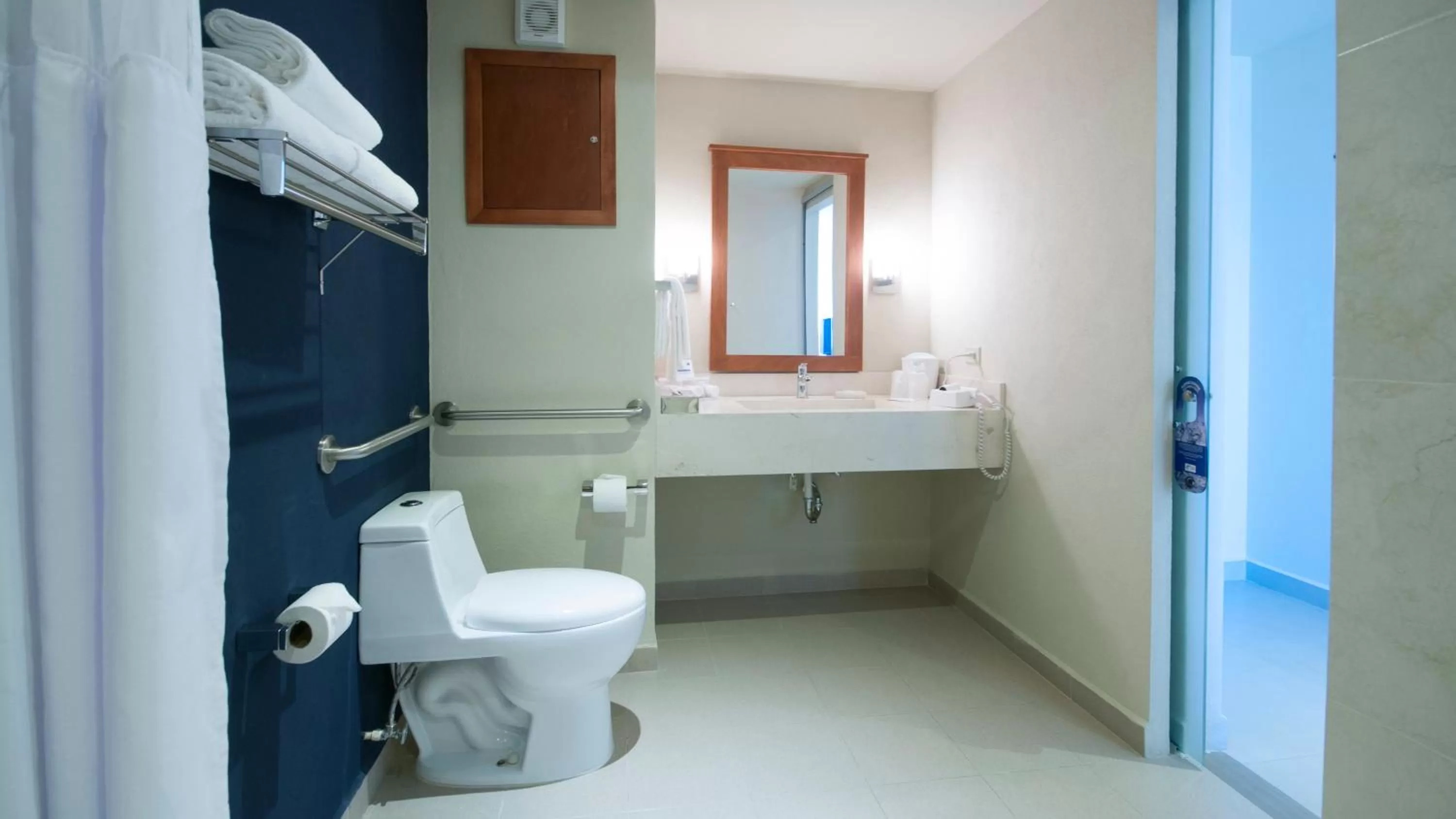 Photo of the whole room in Holiday Inn Express Cabo San Lucas by IHG