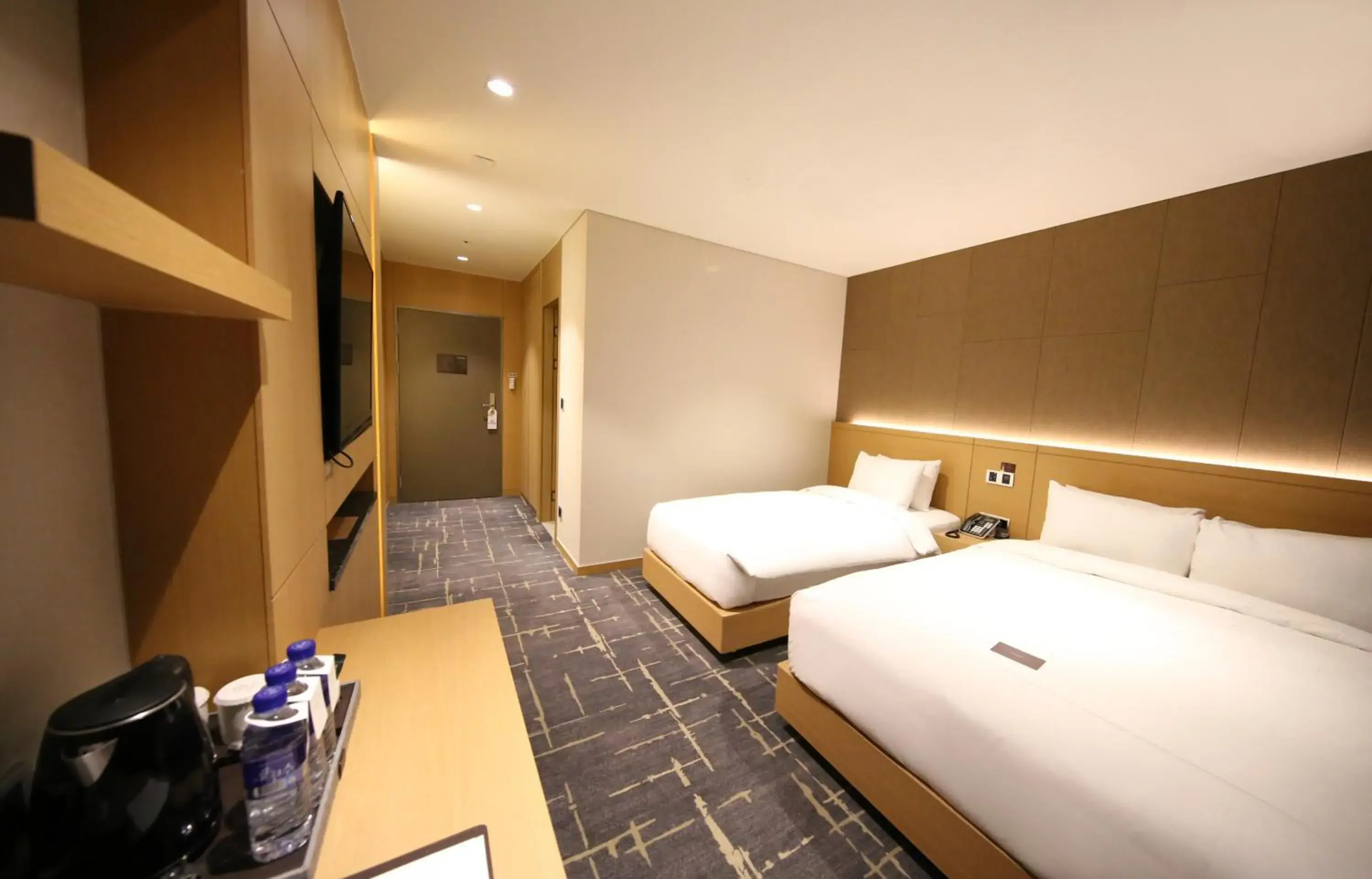 Deluxe Twin Room with Lake View in Sea Cruise Hotel Deluxe Twin Room with Lake View in Sea Cruise Hotel