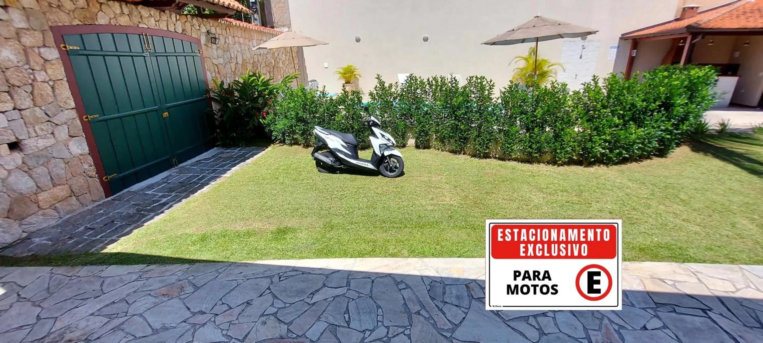Parking in Pousada das Saíras