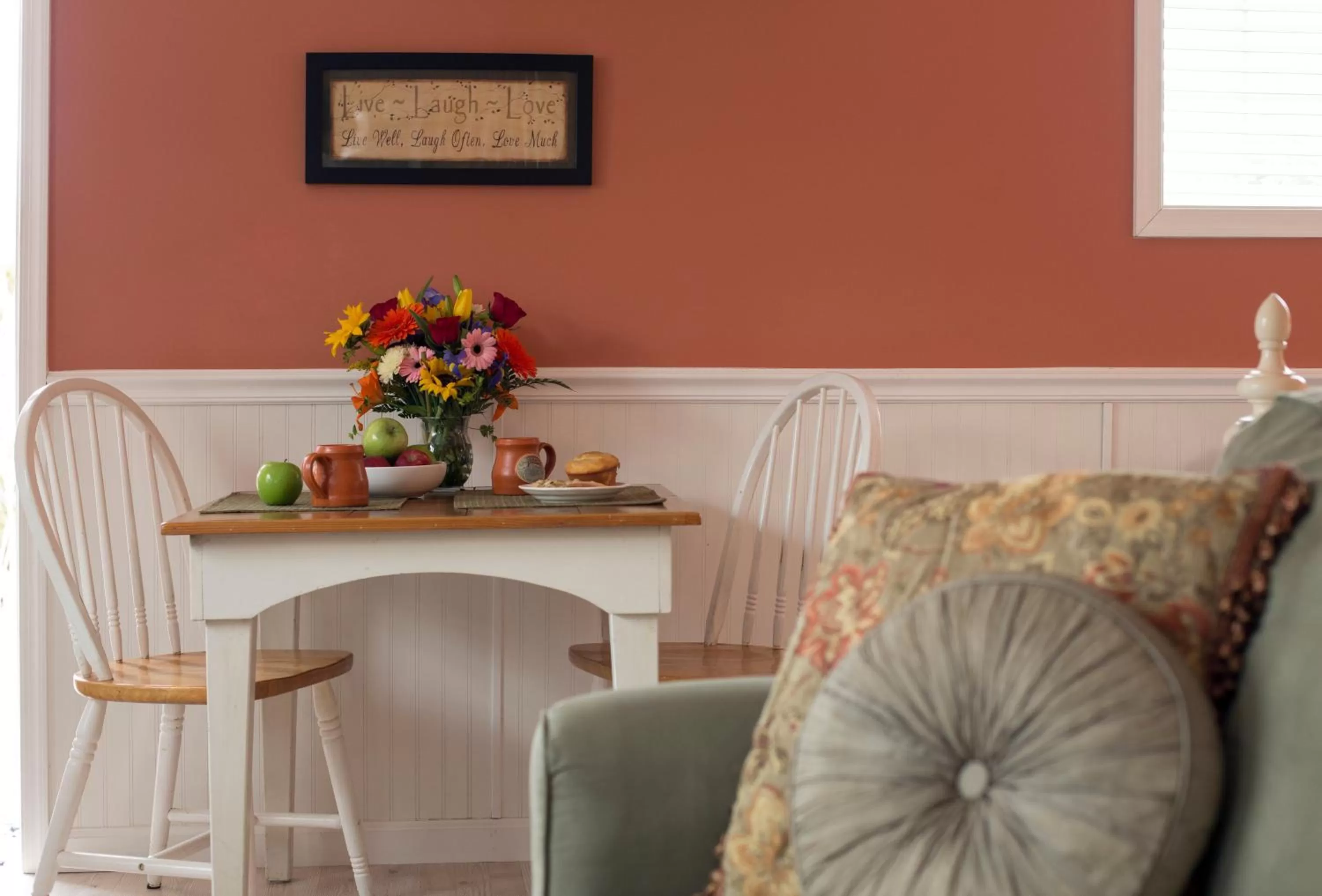 Seating area in 1825 Inn Bed and Breakfast