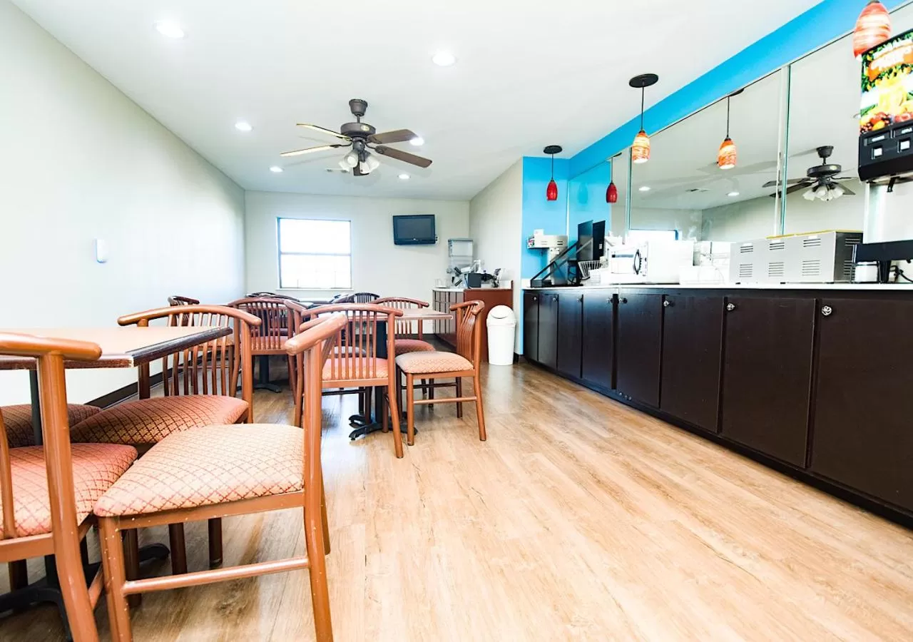 Breakfast in Super 8 by Wyndham Searcy AR