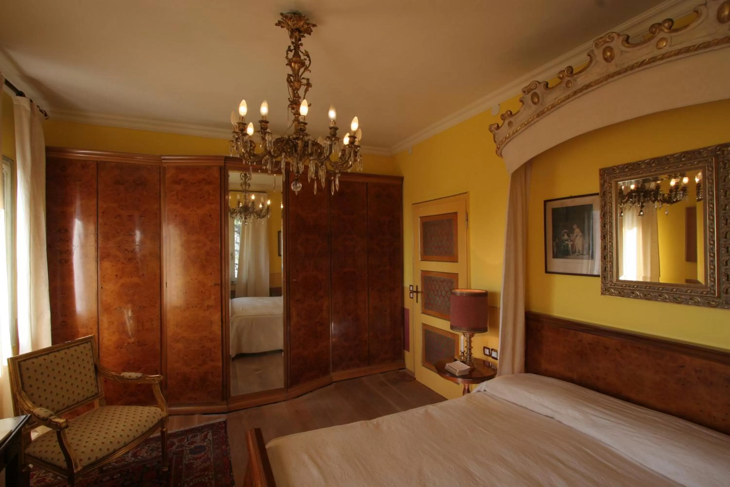 Photo of the whole room, Bed in Castrum di Serravalle