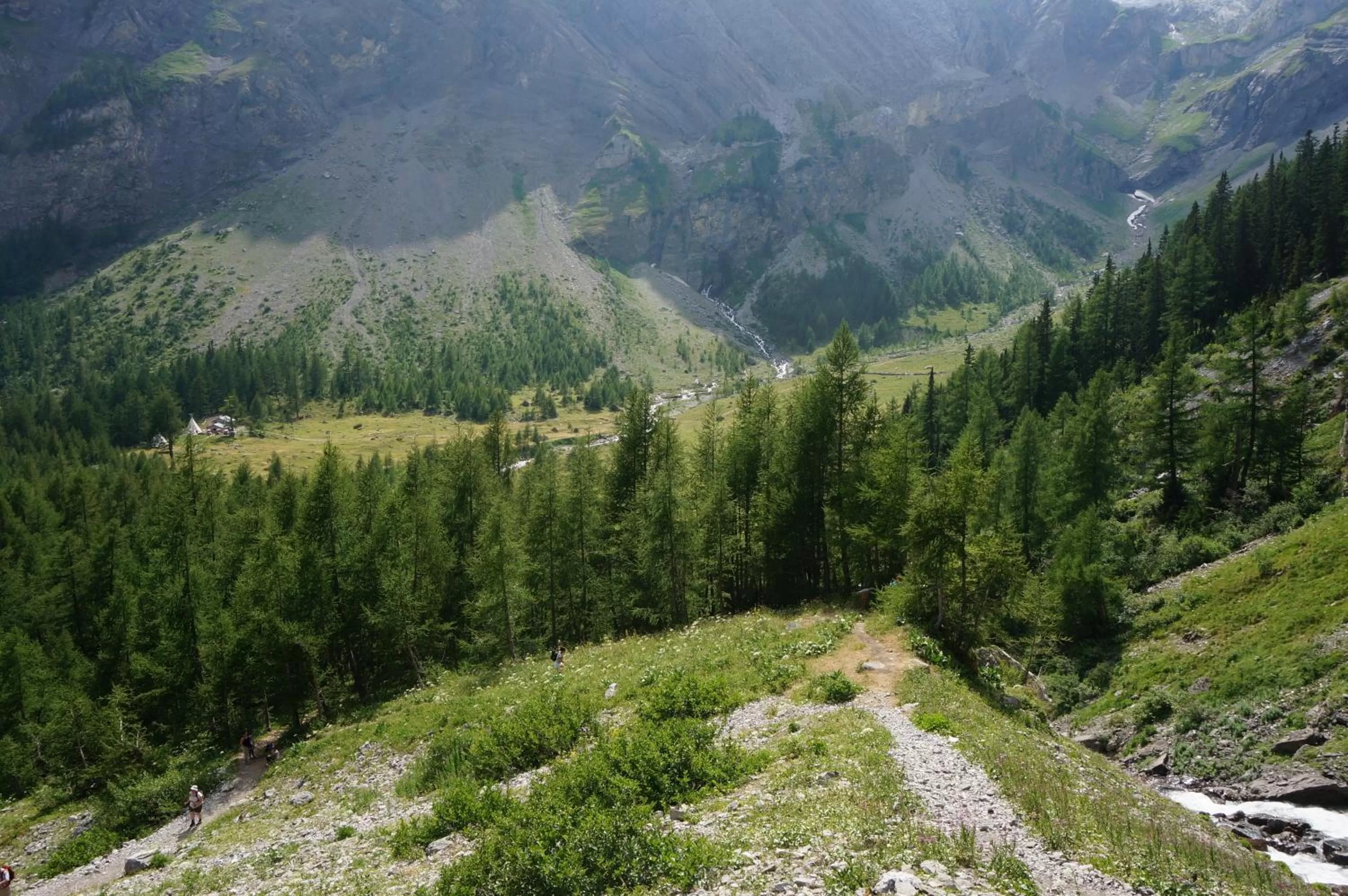 Hiking in bnb Valais - by La Sittelle