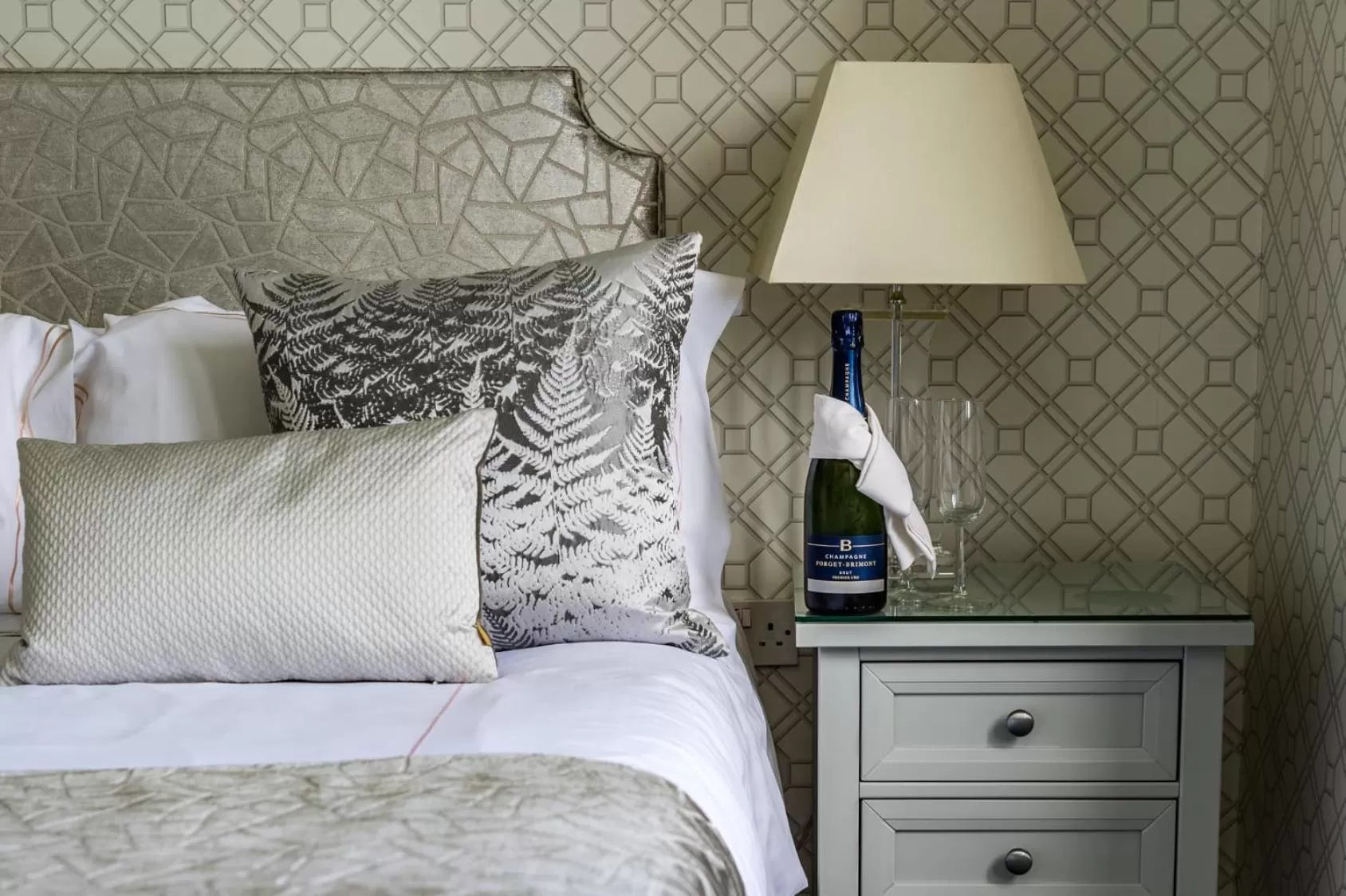 Bedroom, Bed in Fischers Baslow Hall - Chatsworth