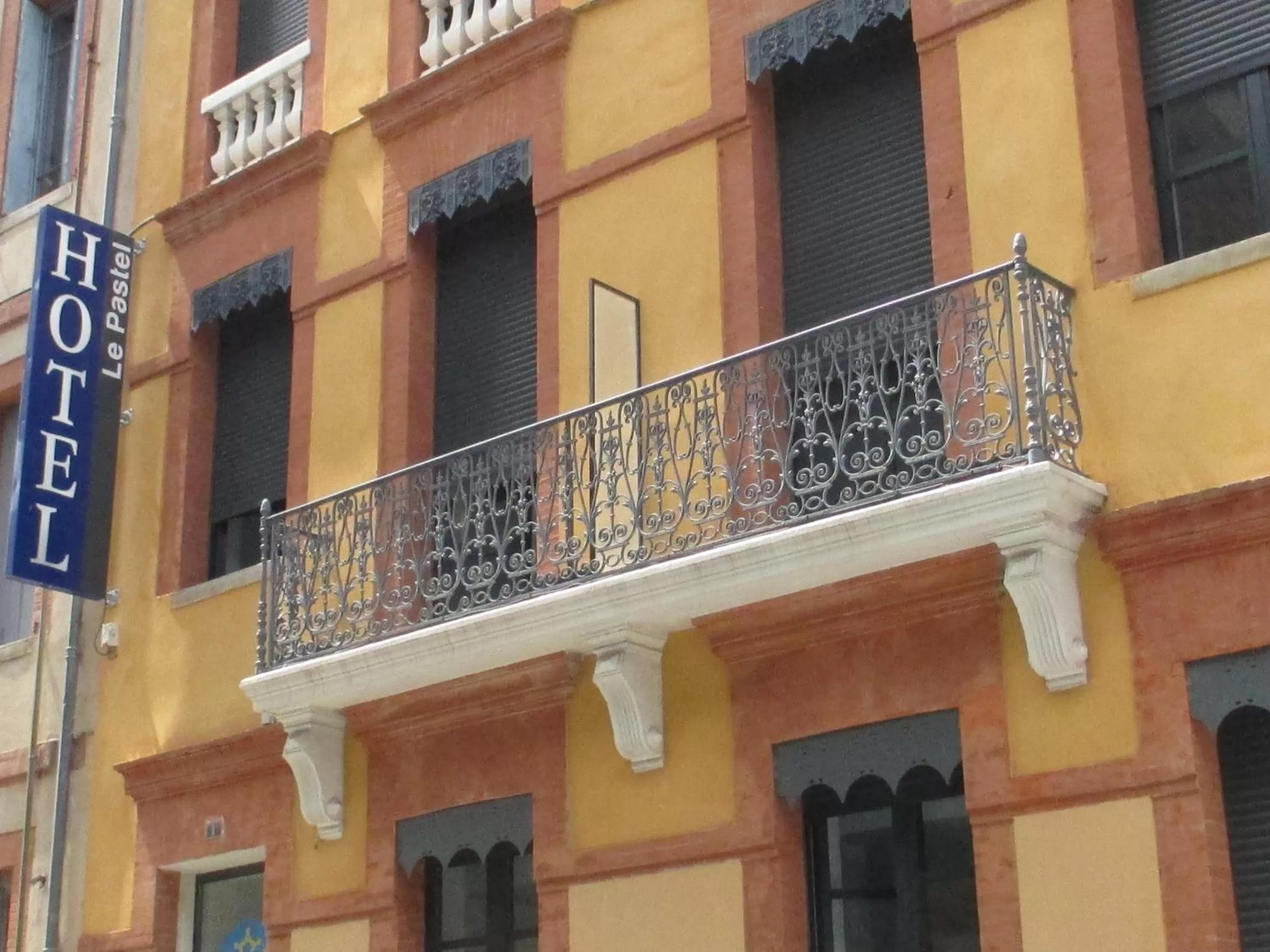 Property building in Hôtel le Pastel