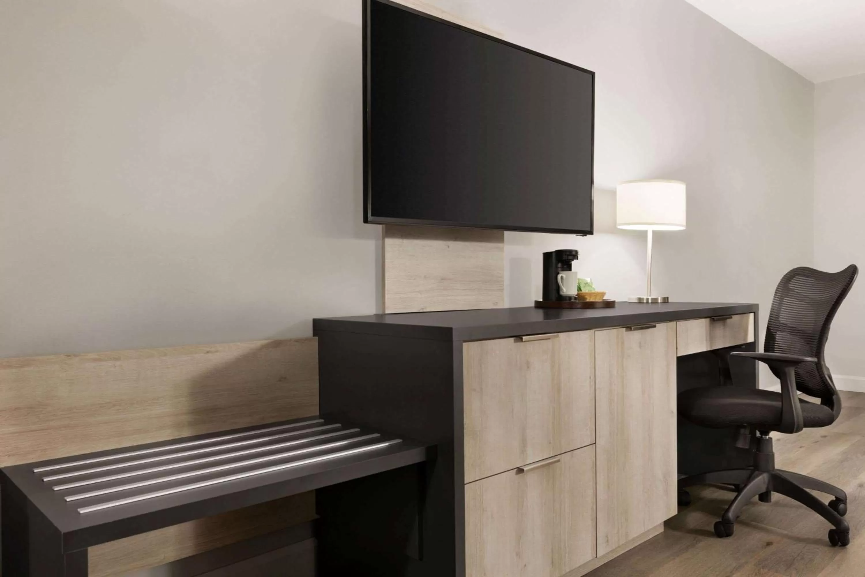 Photo of the whole room in Travelodge by Wyndham Alma