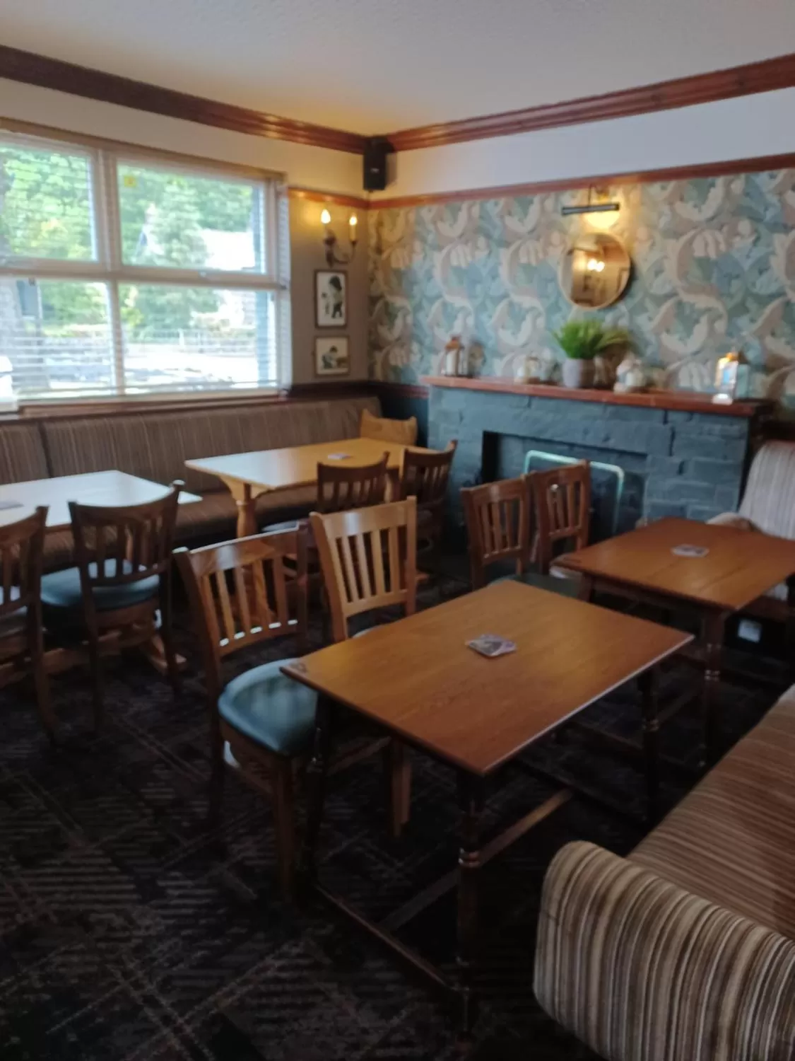 Restaurant/places to eat in Twa Dogs Inn