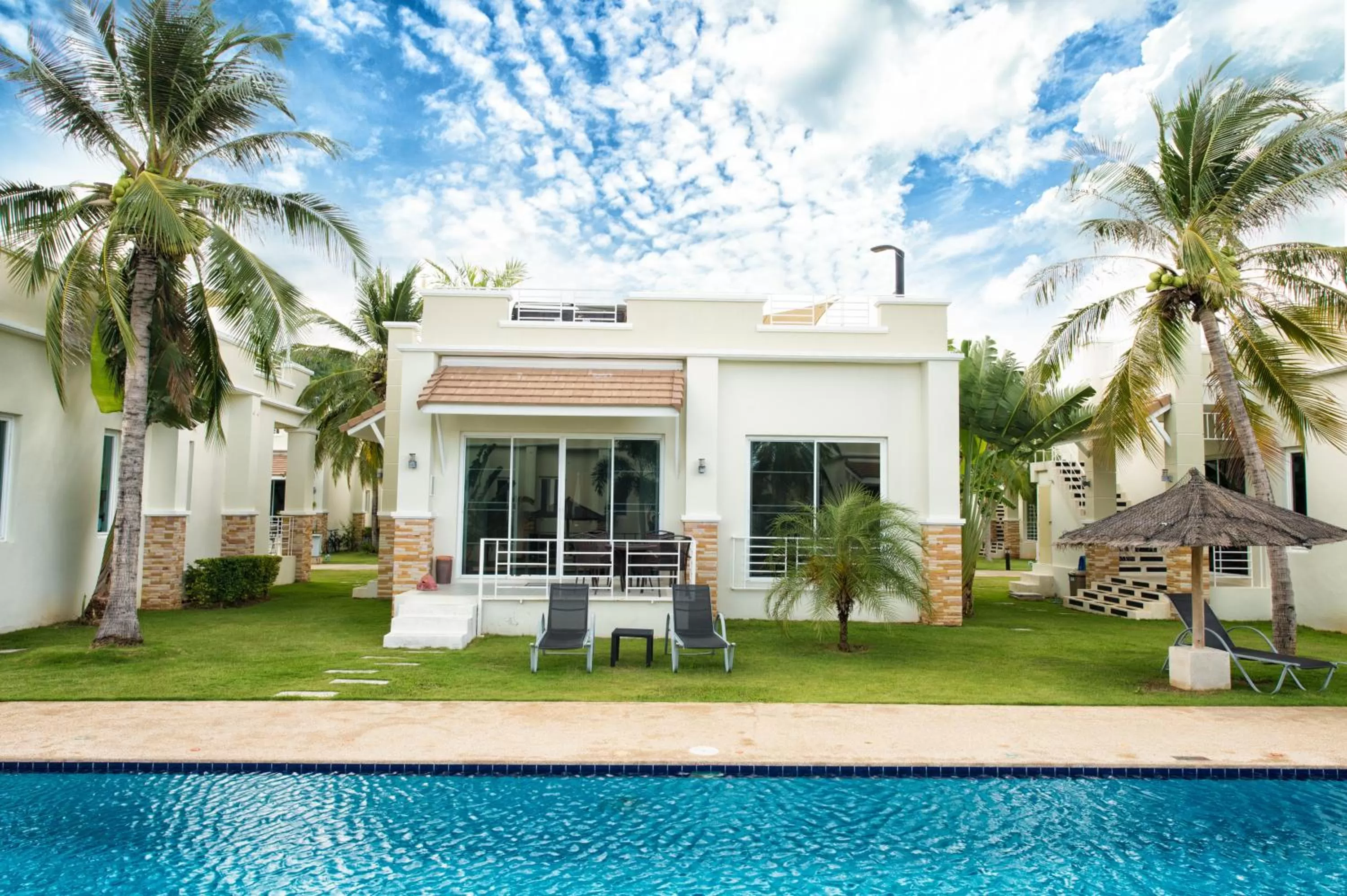 Property building in Oriental Beach Pearl Resort