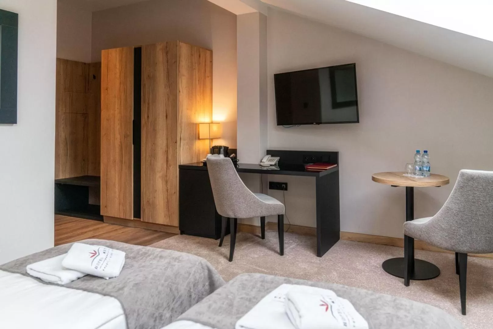 Bed in Hotel META Resort & Vine SPA