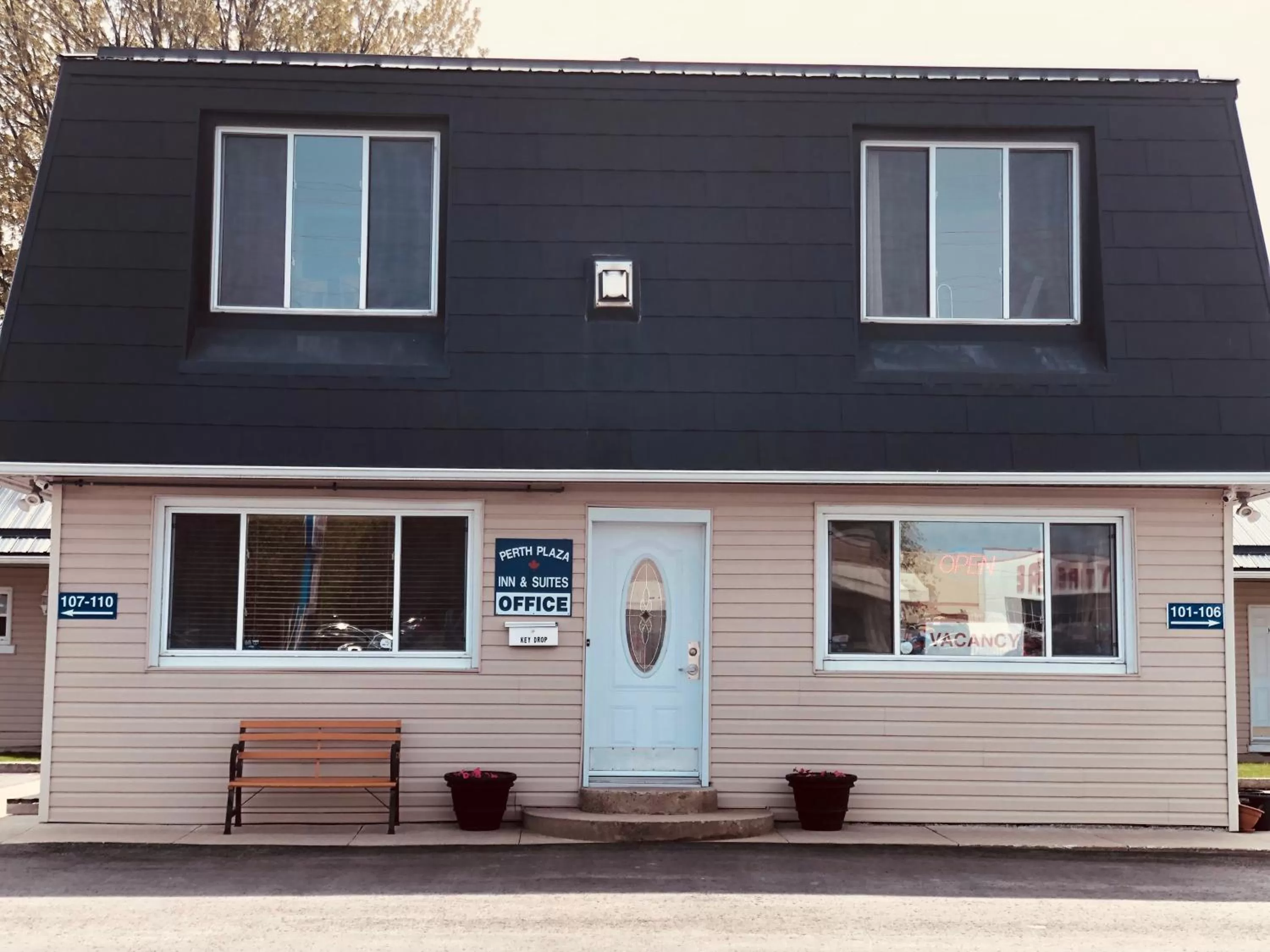 Perth Plaza Inn & Suites