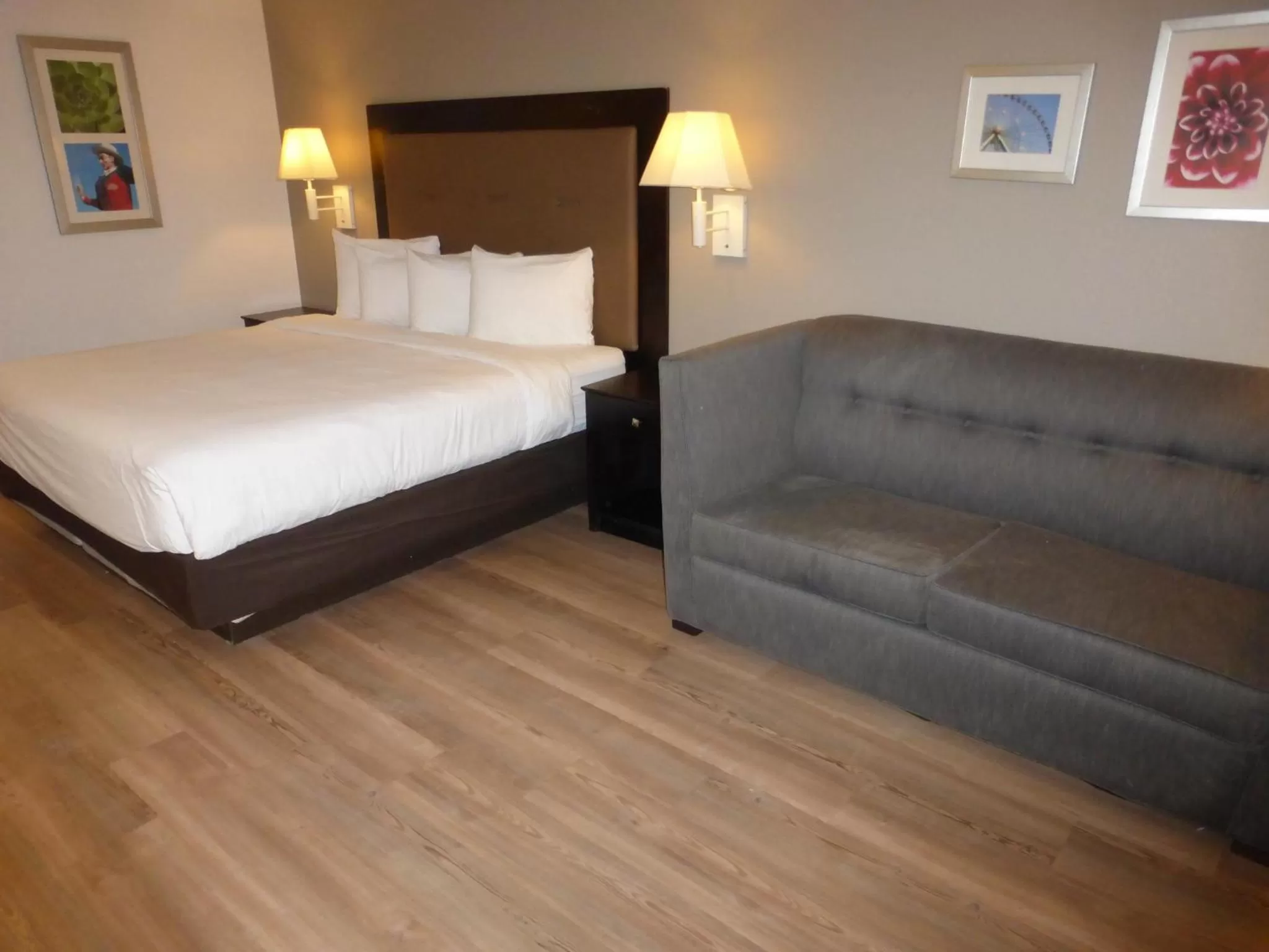 Bedroom, Bed in Red Roof Inn Houston - Jersey Village