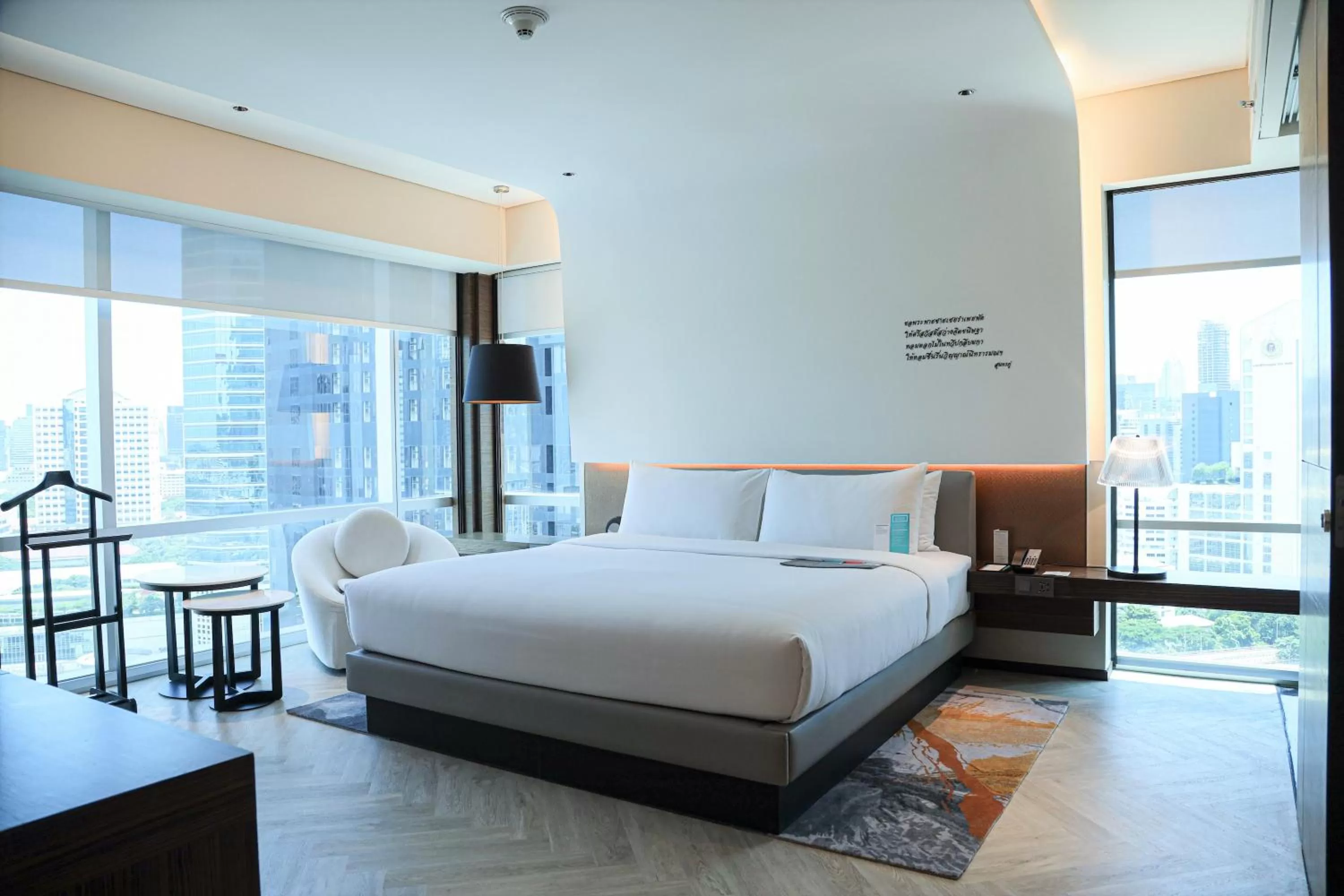 Suite, 1 King, Corner room                                in Le Meridien Bangkok