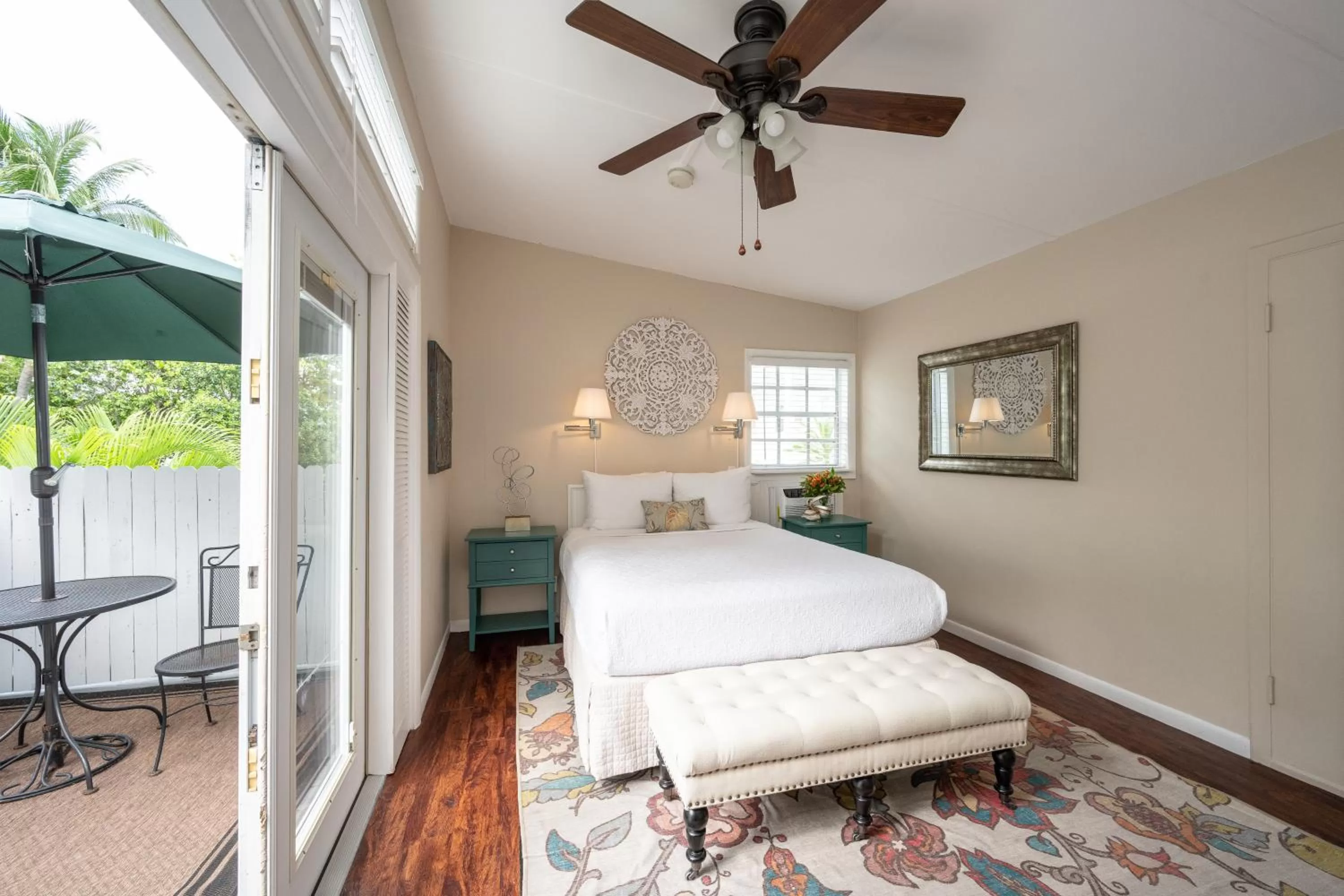 Bedroom, Bed in Old Town Manor