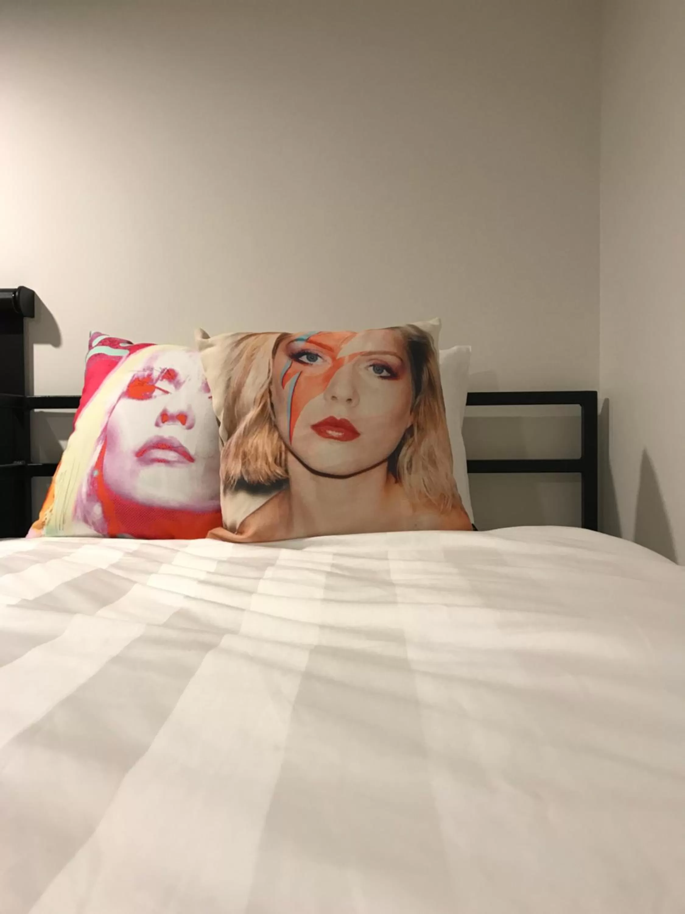 Bed in Boogie Woogie Beach House